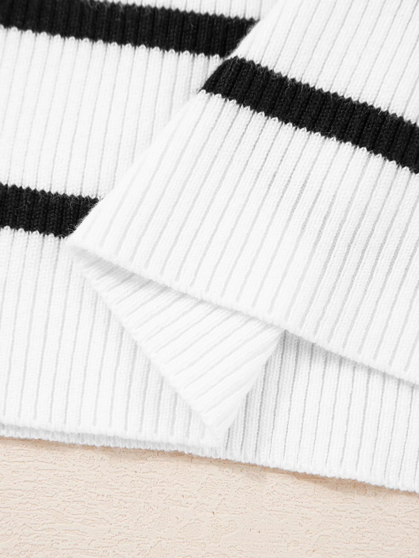 Women's Knit Top Black Striped Scalloped Trim U Neck Striped Ribbed Slim 00764f8a3ffe44828fd02444cb227582-Max-Origin Trendsi