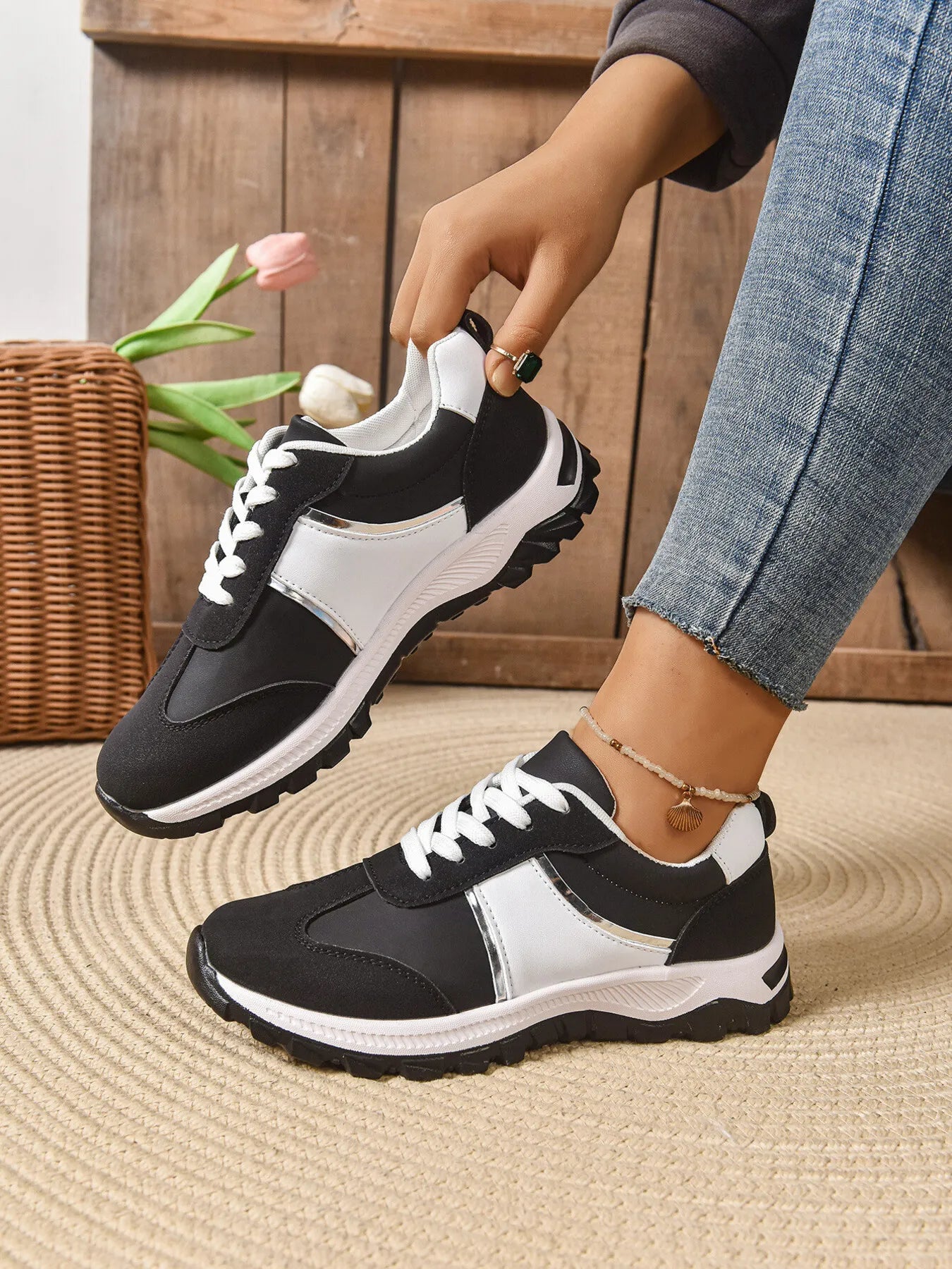 Women's Sneakers PU Leather Contrast Lace Up Flat Casual Shoes 01162f28613545588cacd39d17059e5b-Max-Origin Trendsi
