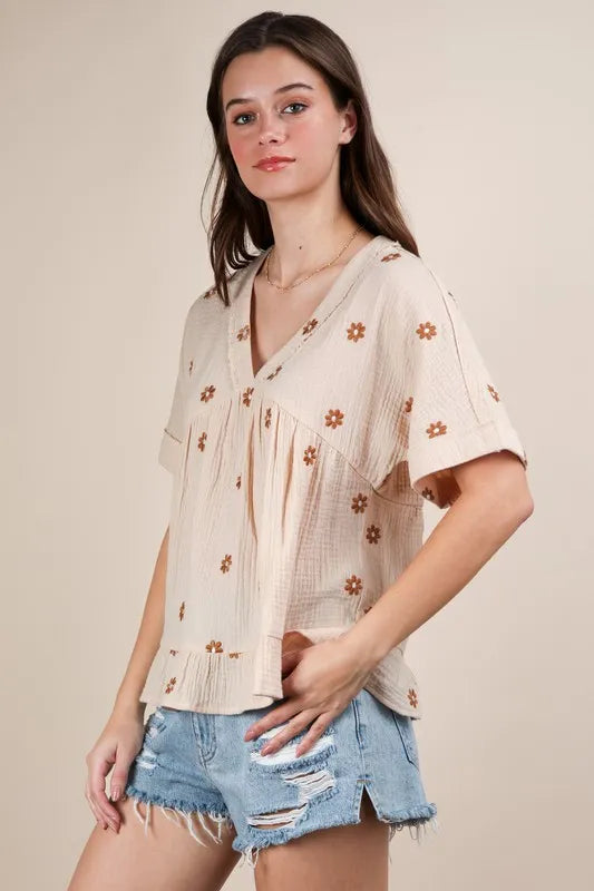 VERY J Woven Blouse Flower Embroidered Natural Beige Short Sleeve 03423421a23e4751b015c1ad14a33c0b-Max-Origin Trendsi