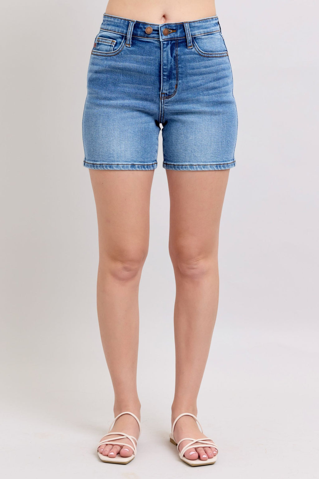 Judy Blue Denim Shorts 2 Buttons with Pockets Medium Wash Plus Sizes 03e251a3-54da-4ce7-b73f-c4d0b8499472-Max Trendsi