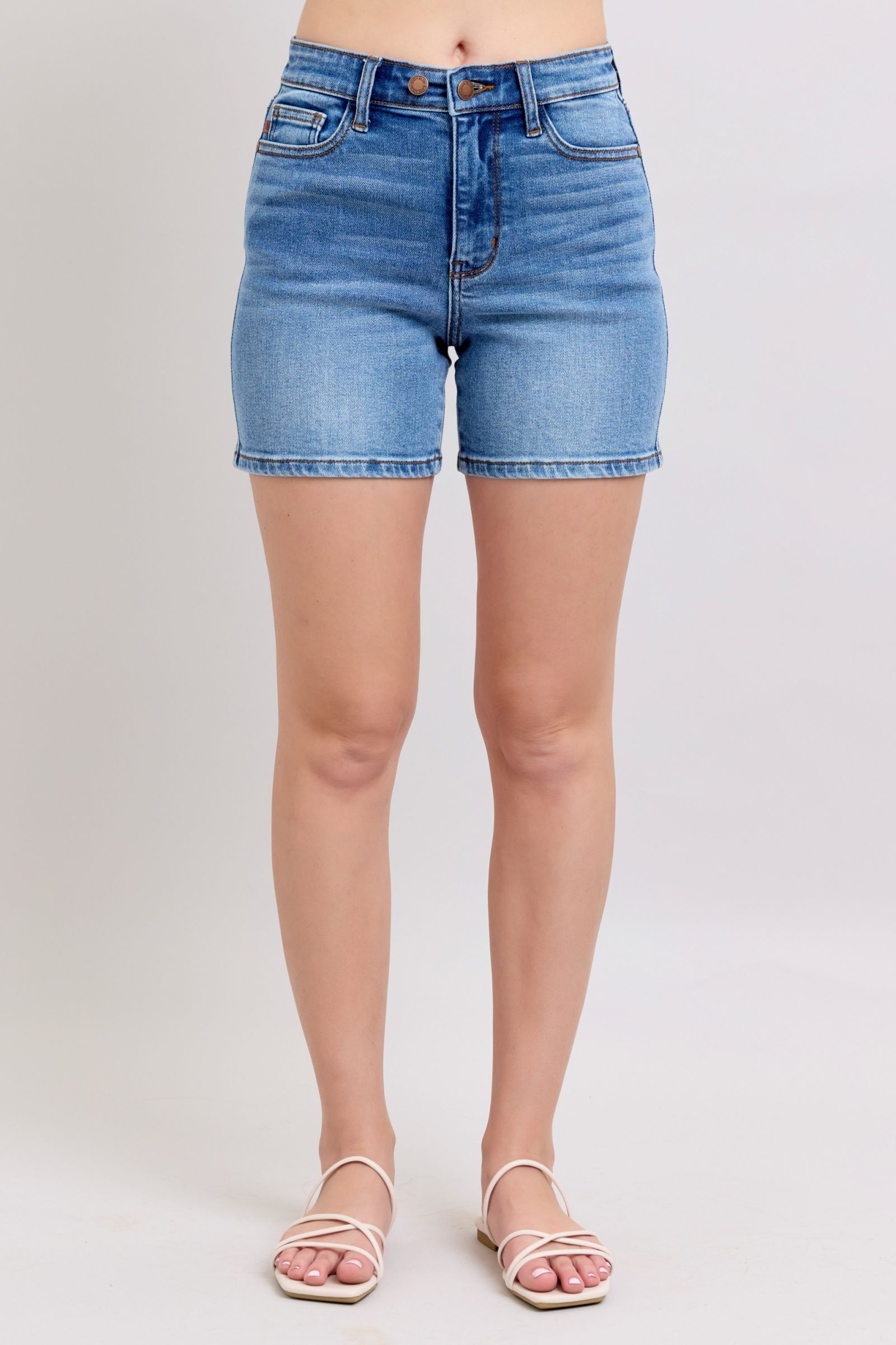 Judy Blue Denim Shorts 2 Buttons with Pockets Medium Wash Plus Sizes 03e251a3-54da-4ce7-b73f-c4d0b8499472-Max Trendsi