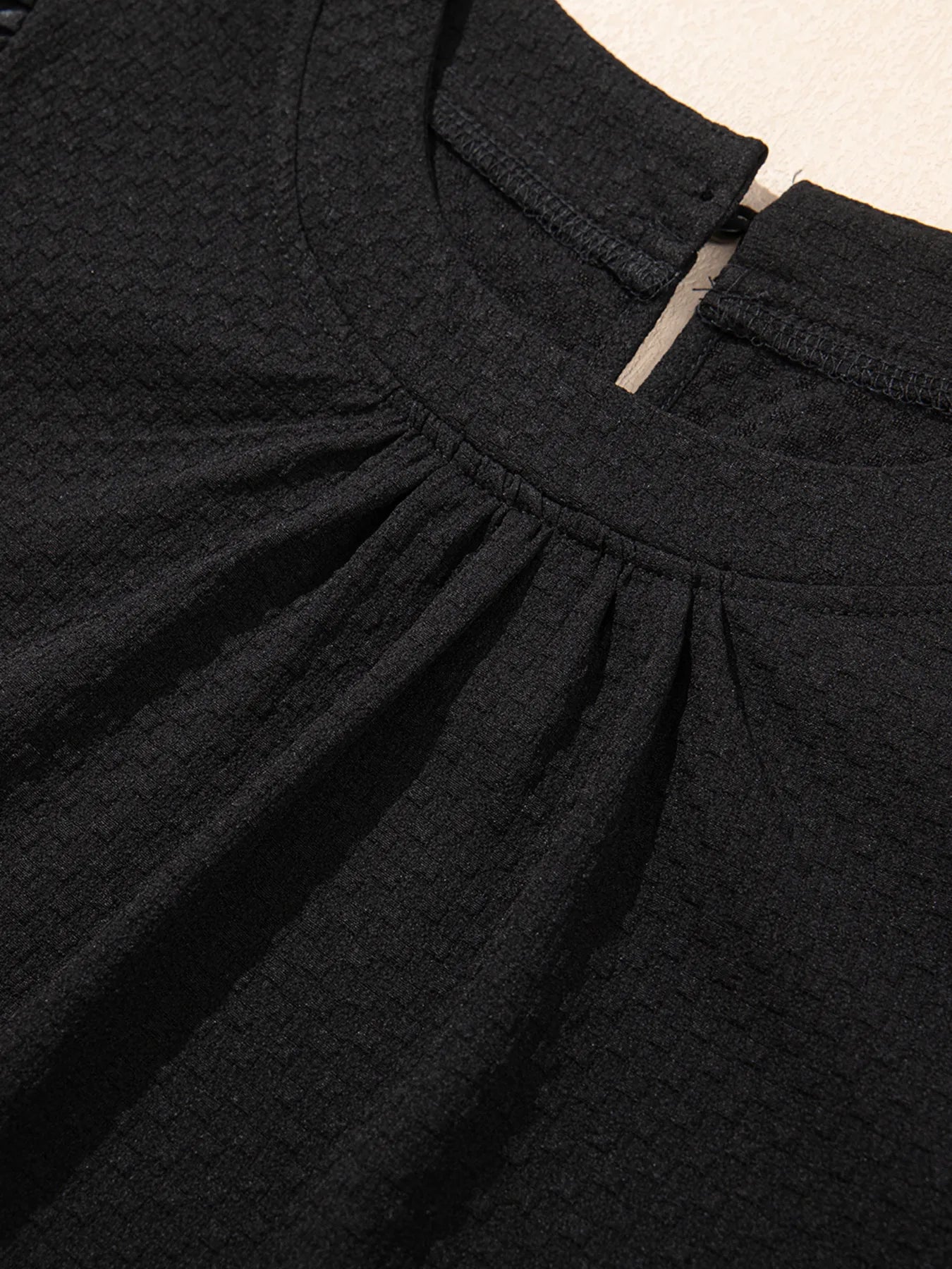 Women's Blouse Bubble Short Sleeve Patchwork Textured Black Top 05180c0bd95c44a2a0aaad65856f318b-Max-Origin Trendsi