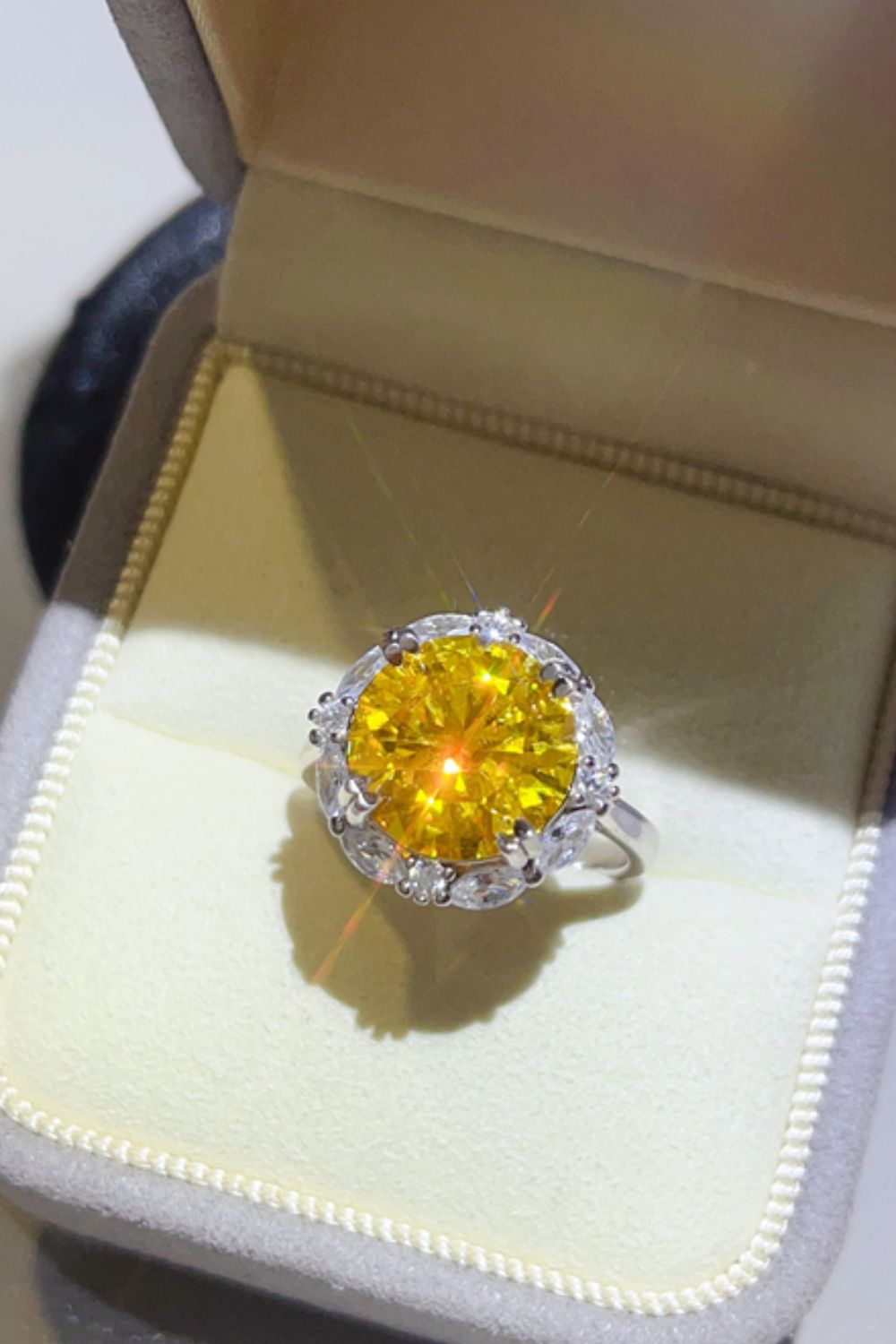 Silver Ring 5 Carat Moissanite Yellow Stone Round 925 Sterling Platinum-plated 074d8cea-d45d-4435-b36d-a1c1de75772b-Max Trendsi