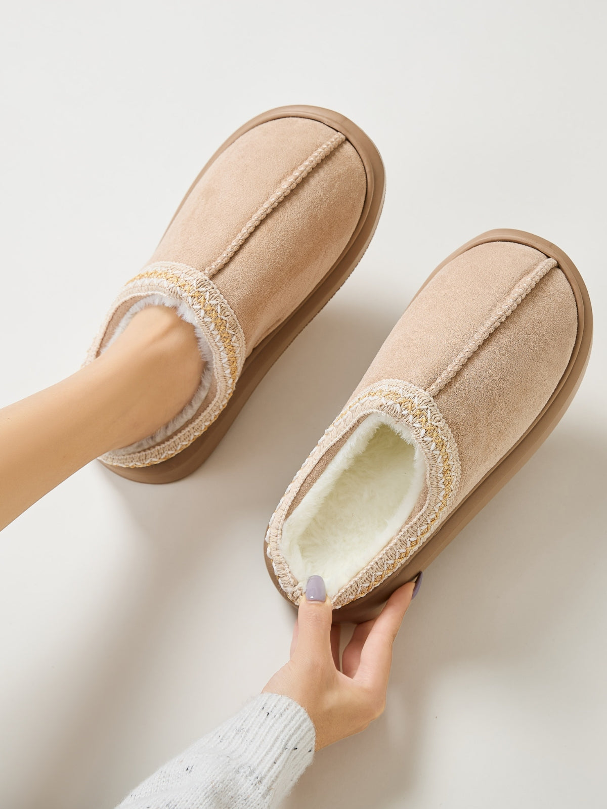 Suede Platform Slippers Faux Fur Lined Women Fashion Casual Rubber Shoes 0c37606c-feaf-4a42-a671-f296471d7651-Max Trendsi