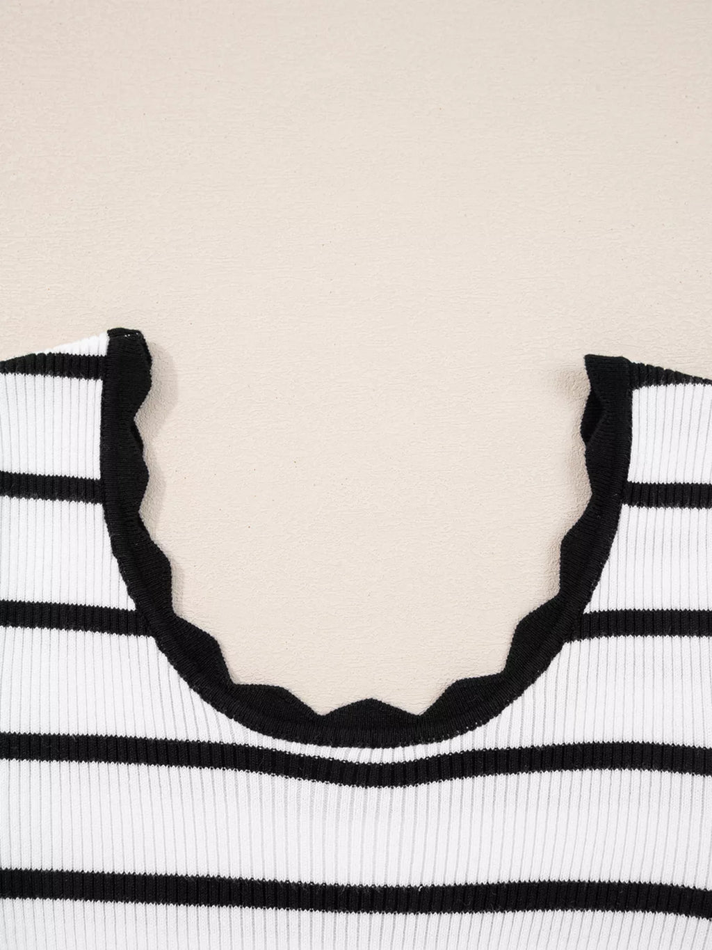 Women's Knit Top Black Striped Scalloped Trim U Neck Striped Ribbed Slim 0d737793209d4bdfacbd479973ca8b7c-Max-Origin Trendsi