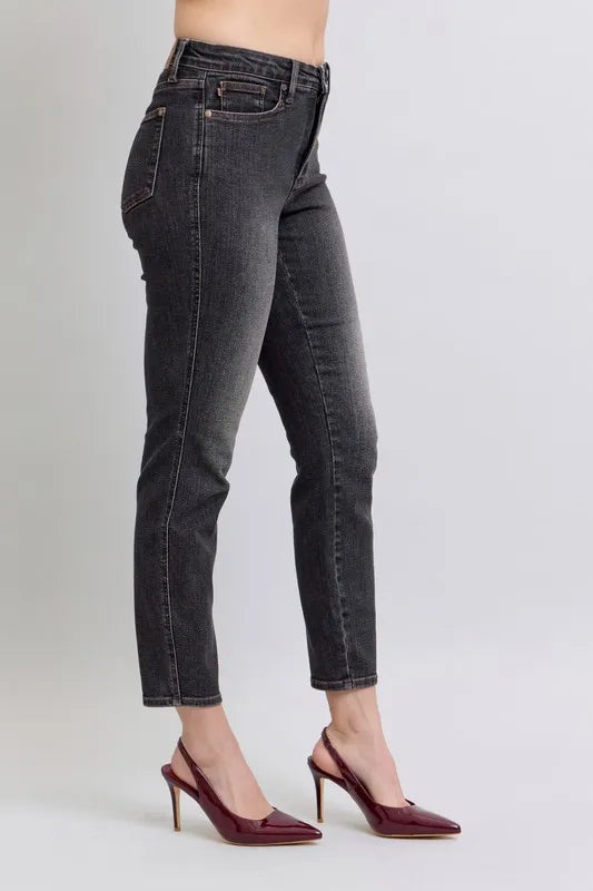 Judy Blue Black Slim Jeans Mid Rise Tummy Control 0dcfbdf7b94f4726a9ece21bcc5321be-Max-Origin Trendsi