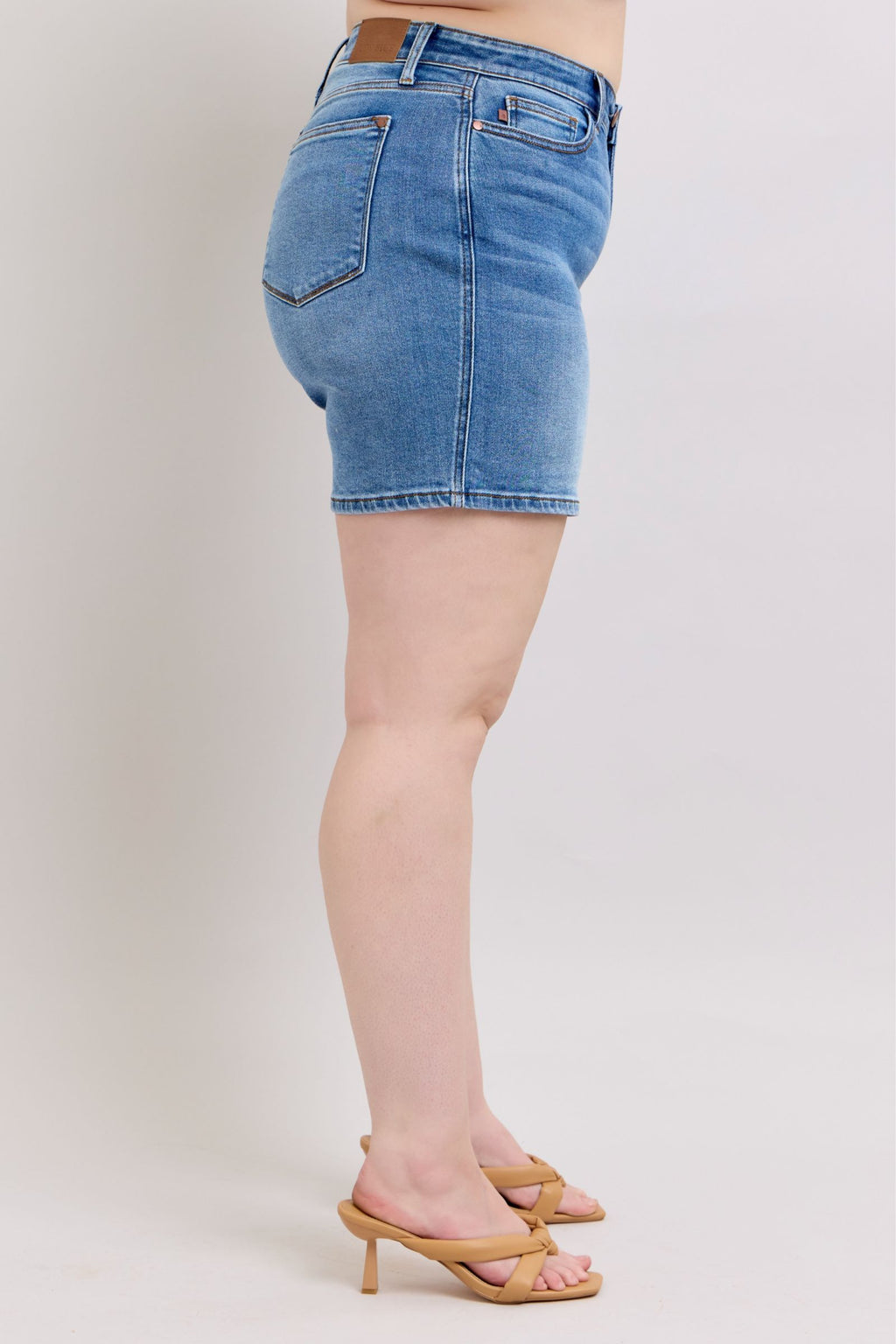 Judy Blue Denim Shorts 2 Buttons with Pockets Medium Wash Plus Sizes 0e084d7b-348f-43ed-b6a0-e24337e9ea68-Max Trendsi