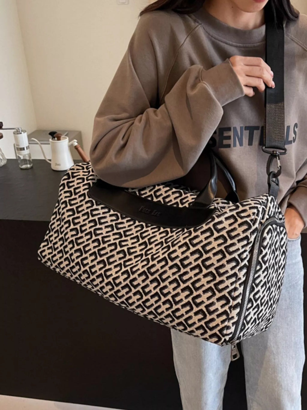 Travel Bag Canvas Black Geometric Pattern Large Handbag 1027335f-b00a-4e13-8e12-784be3d7bc48-Max-Origin Trendsi