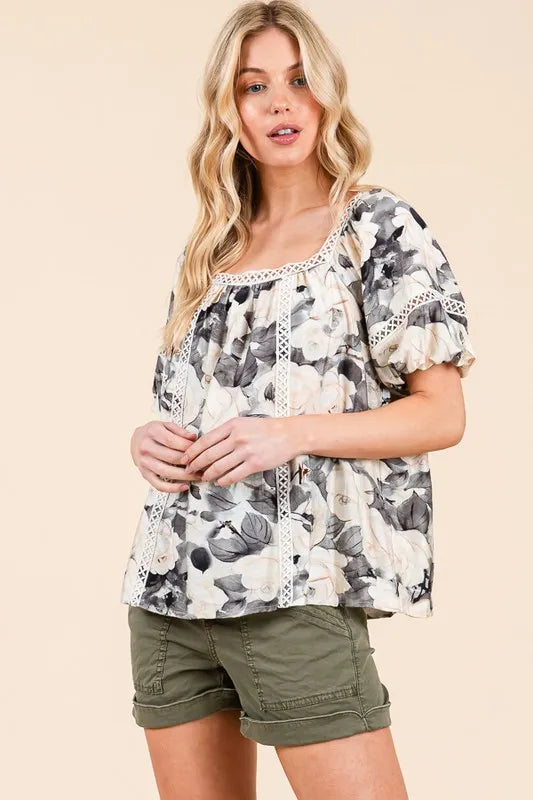 Lime 'N' Chili Blouse Black Floral Print Lace Trim Puff Short Sleeve 1140518fab5b4d1f9c4060f2e765d9da-Max-Origin Trendsi