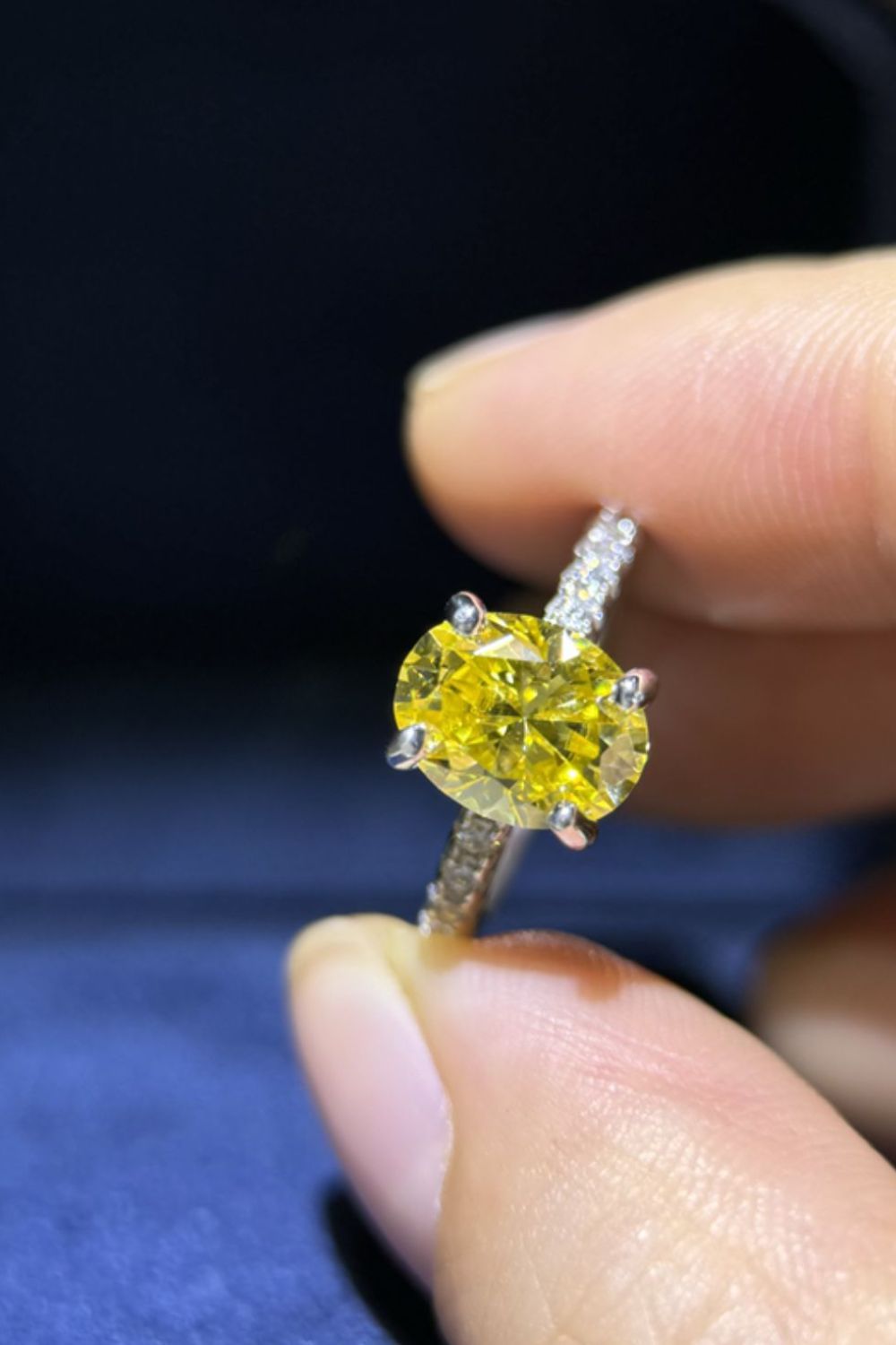 2 Carat Ring Yellow Moissanite Stone 925 Sterling Silver Women Jewelry with Box 124daa44-e797-4606-bad8-dfa11ac540bb-Max Trendsi