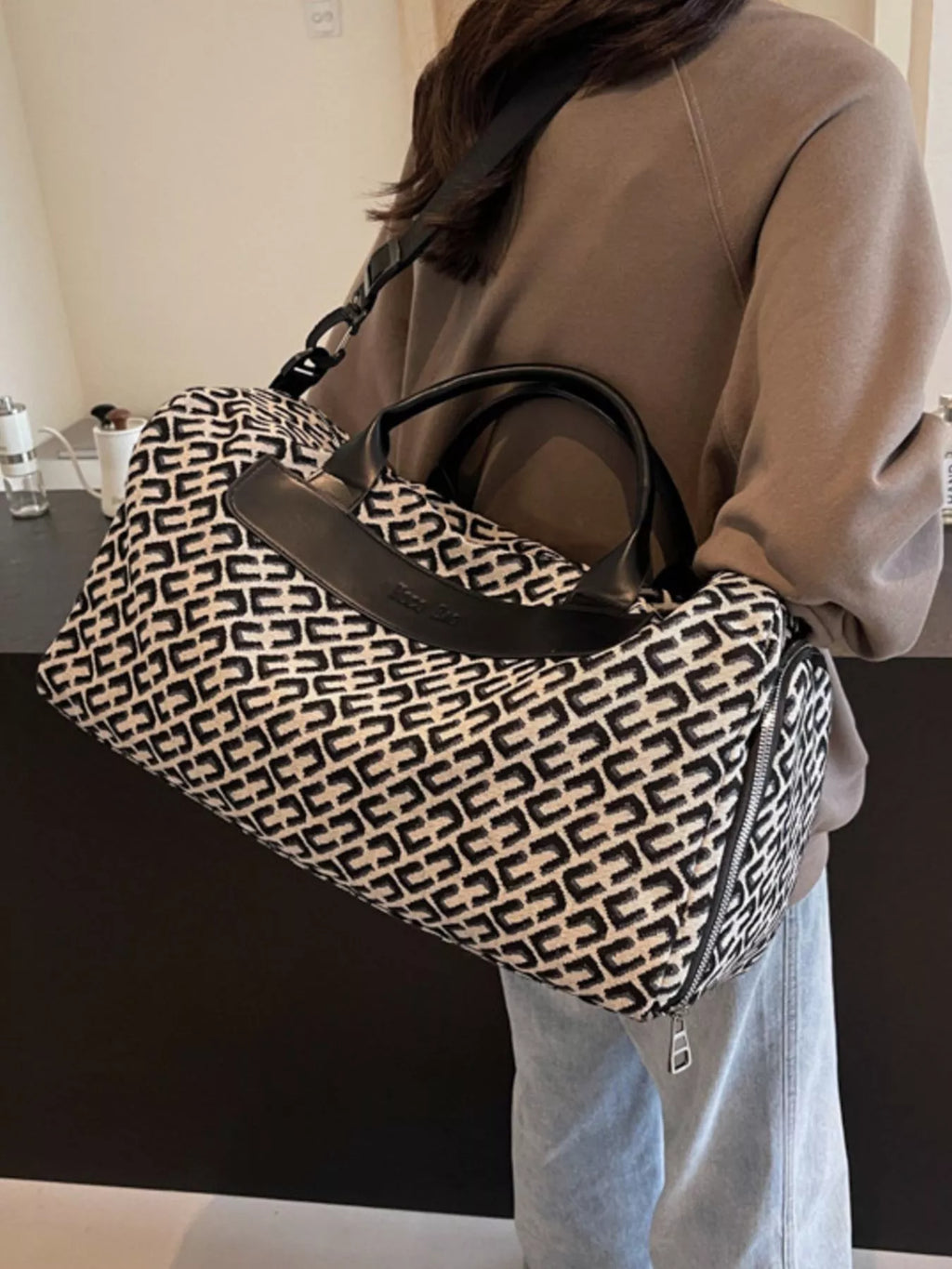 Travel Bag Canvas Black Geometric Pattern Large Handbag 12ce12f0-09e2-411d-aee4-8a29ff0dbb8d-Max-Origin Trendsi