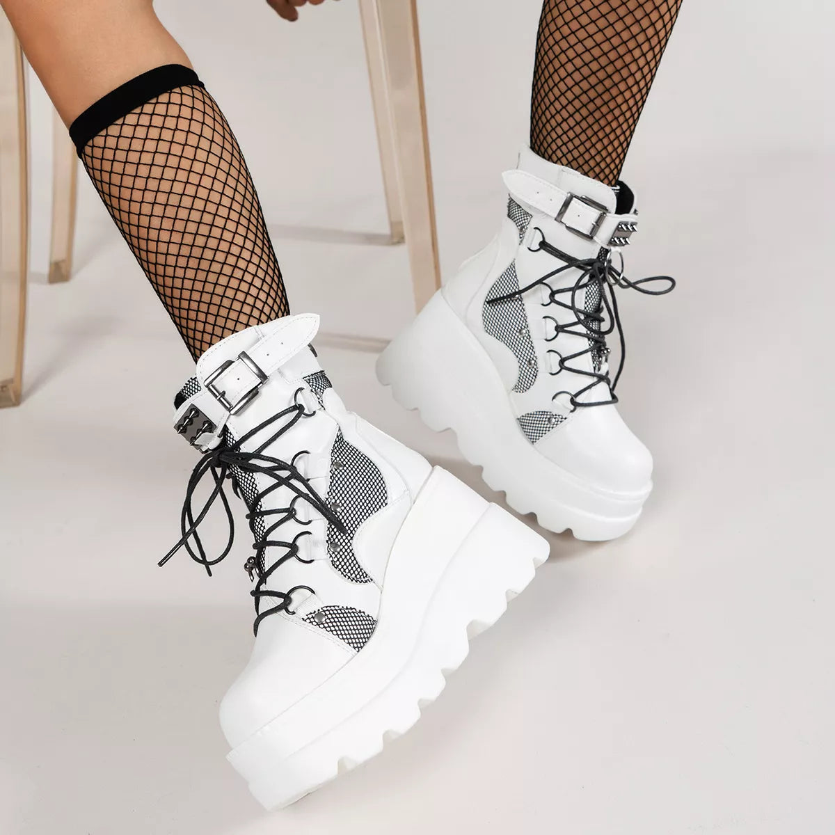 Lace Up Platform Wedge Boots 137f9812-6f03-43ce-a5af-7e40ca14154c-Max-Origin Trendsi