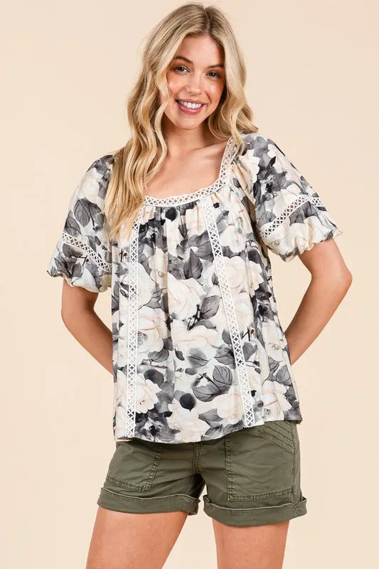 Lime 'N' Chili Blouse Black Floral Print Lace Trim Puff Short Sleeve 15e6b14e3f2643f4906647f224d9fcdb-Max-Origin Trendsi