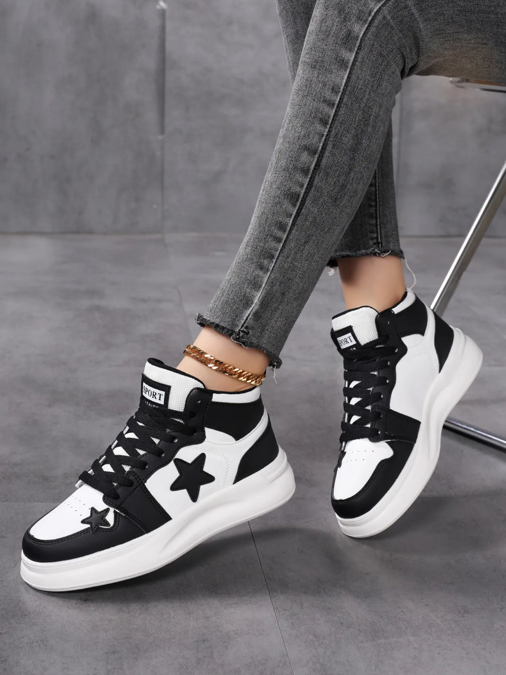 Women's Sneakers Star Pattern Lace Up Pu Leather Flat Shoes 1702f4fc0e9f453ba0e969af44ce7d7d-Max-Origin Trendsi