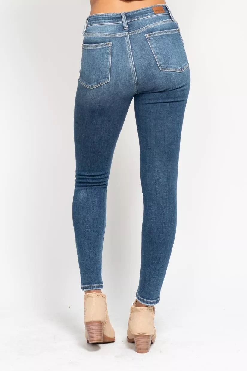 Judy Blue Skinny JeansMedium Wash High Rise Button Fly Plus Sizes Denims 17c333e32e78430f95176b558f7863bb-Max-Origin Trendsi