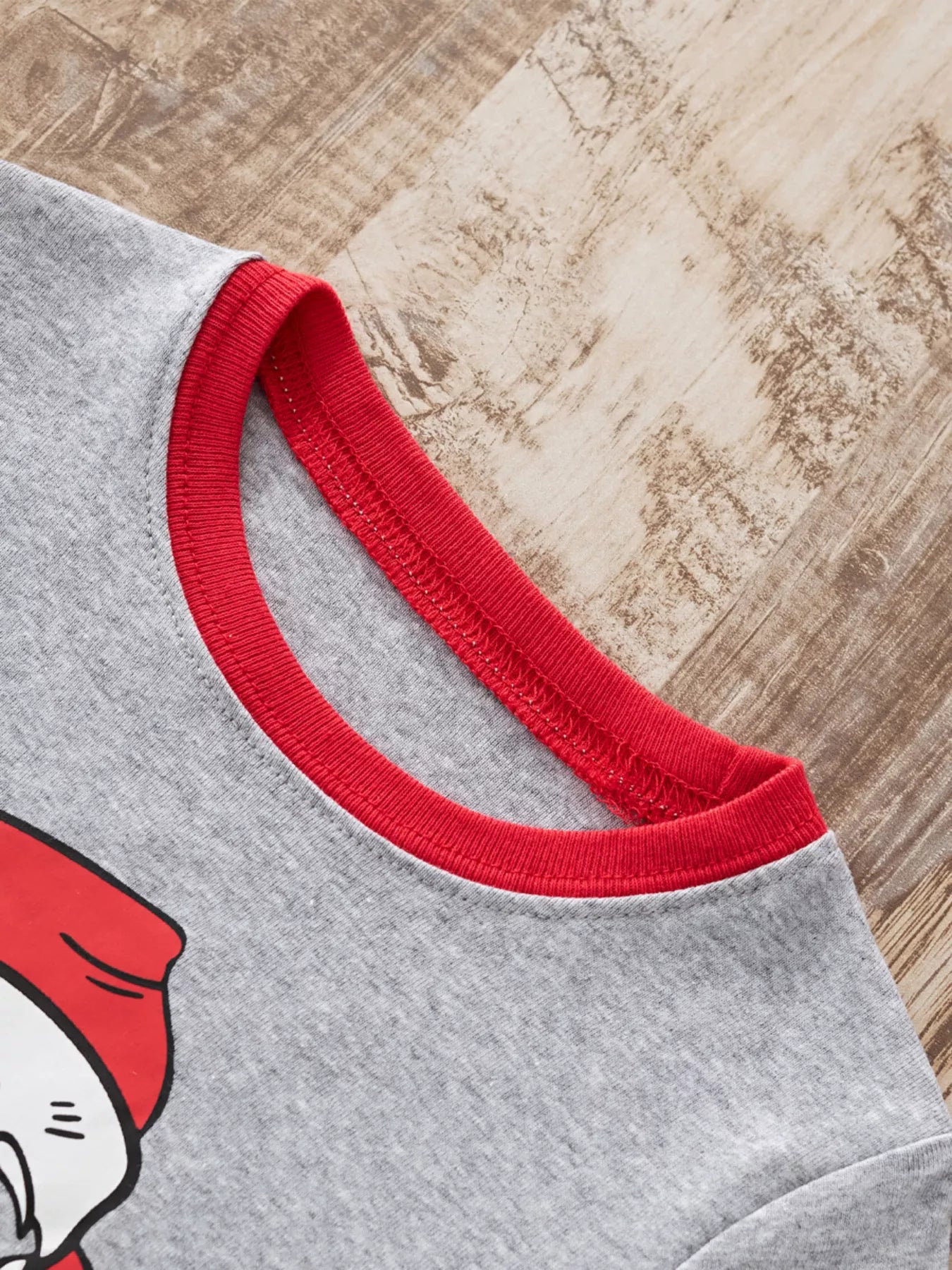 Children's Pajama Set Christmas Santa Round Neck Light Gray 2 Pcs 17fa1273761a42f9ab14b2d685928eb9-Max-Origin Trendsi