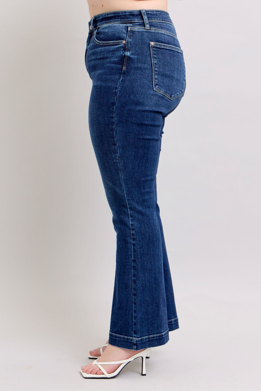 Judy Blue Flare Jeans High Rise with Pockets Dark Wash Plus Sizes 1931313c-162e-4700-b677-208d7f608fa9-Max Trendsi