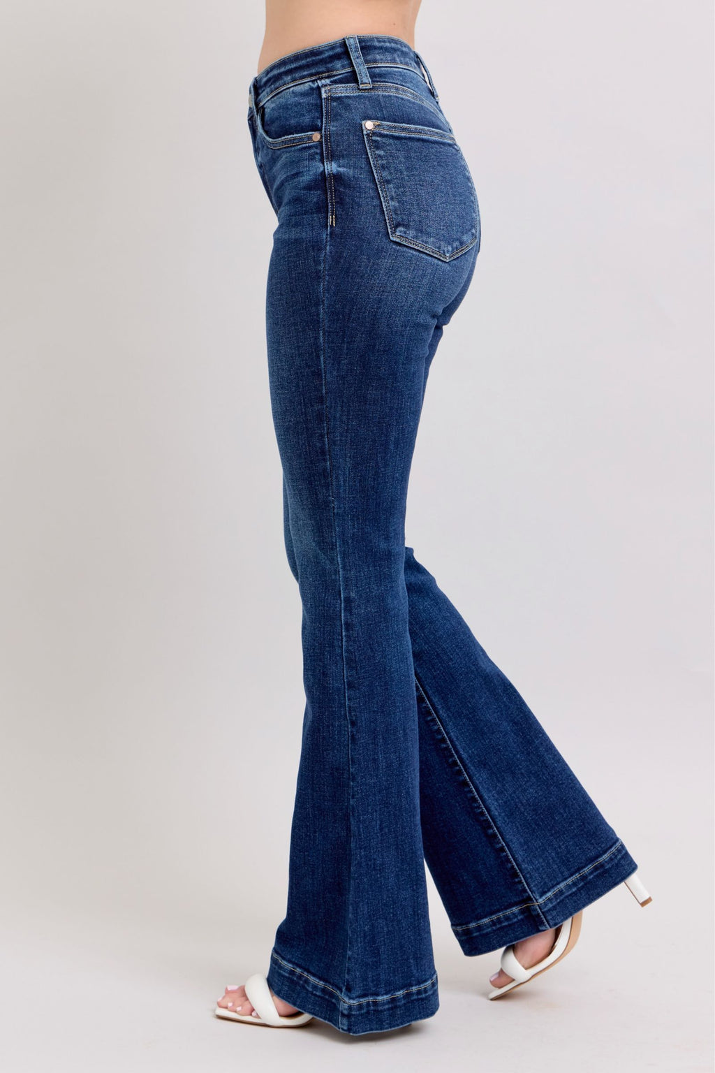 Judy Blue Flare Jeans High Rise with Pockets Dark Wash Plus Sizes 21925ddb-2e56-47b5-9abe-00888ec37fef-Max Trendsi