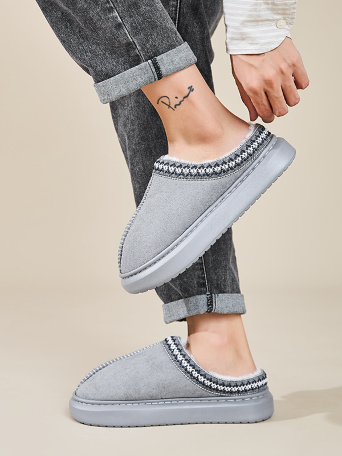 Suede Platform Slippers Faux Fur Lined Women Fashion Casual Rubber Shoes 22c5ab36-374d-41a6-bb81-8feabae4a5ce-Max Trendsi