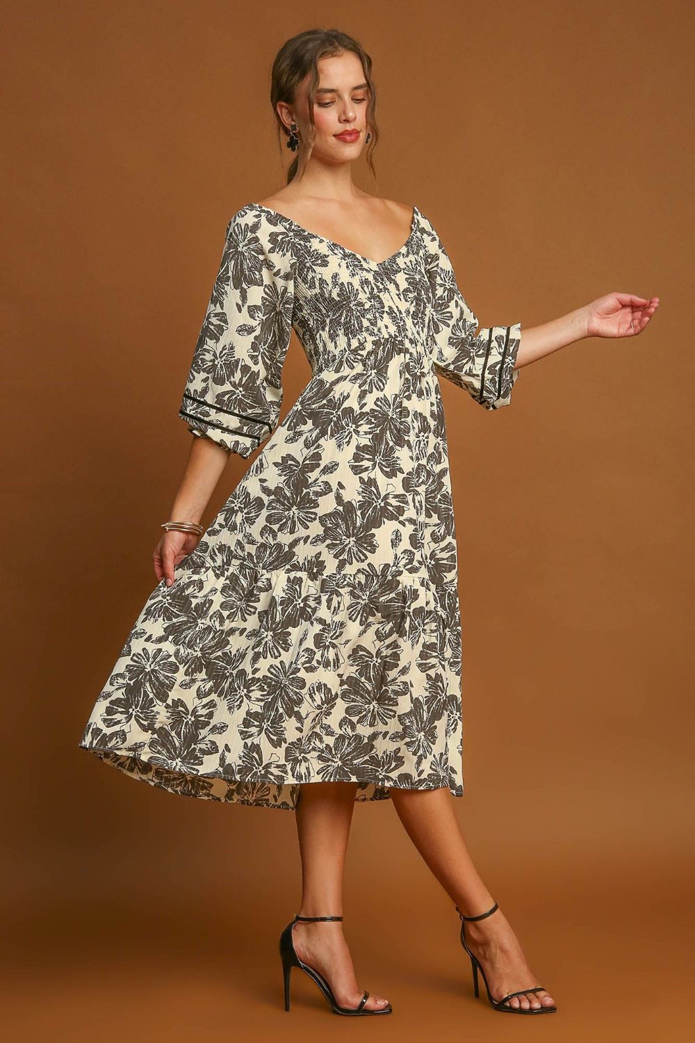 Umgee USA Dress Floral Cream Ruched V Neck High Waisted Knee Length 24ca5b00-c842-4050-897e-722c112f4f6e-Max Trendsi