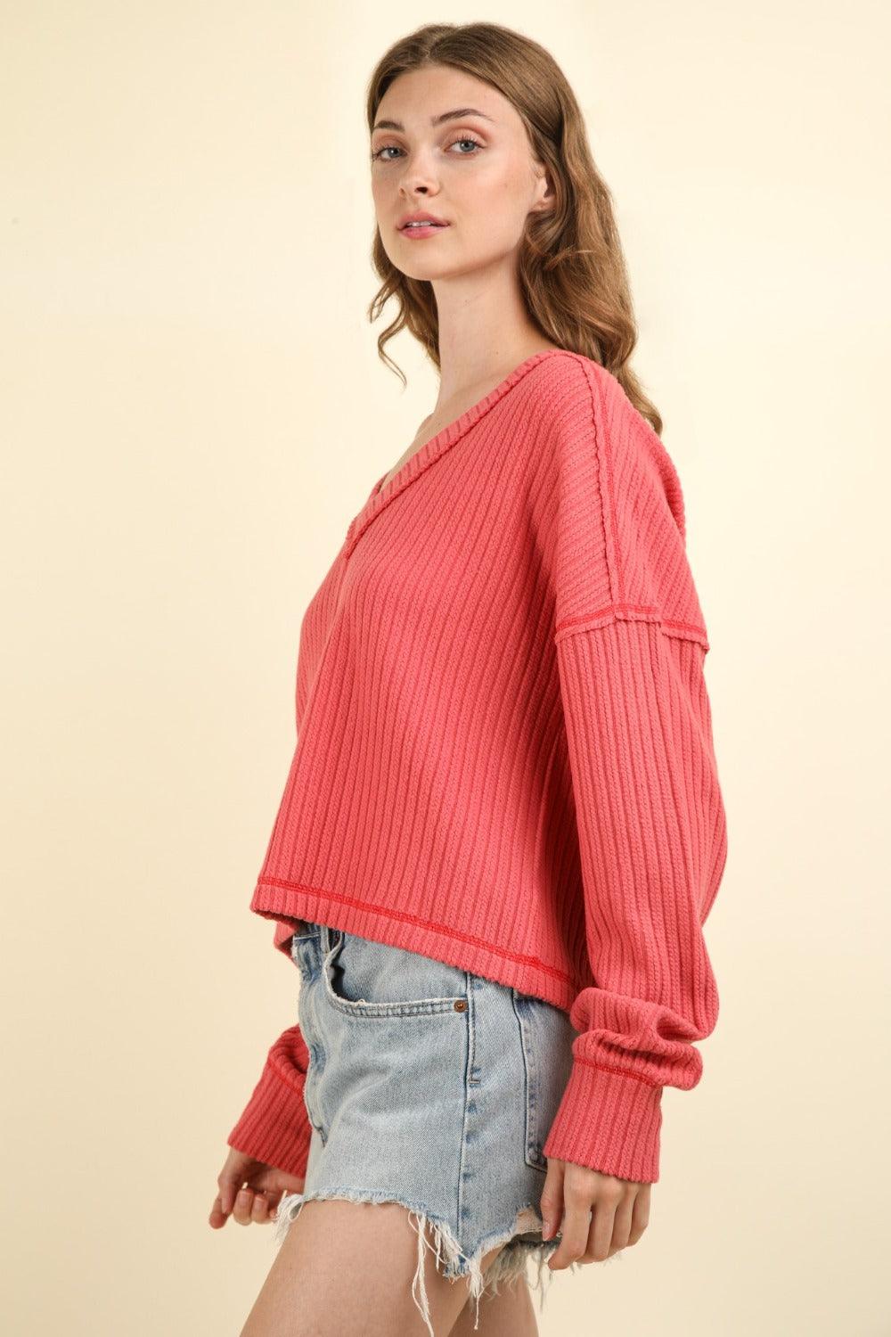 VERY J US Knit Top Coral Exposed Seam V-Neck Ribbed