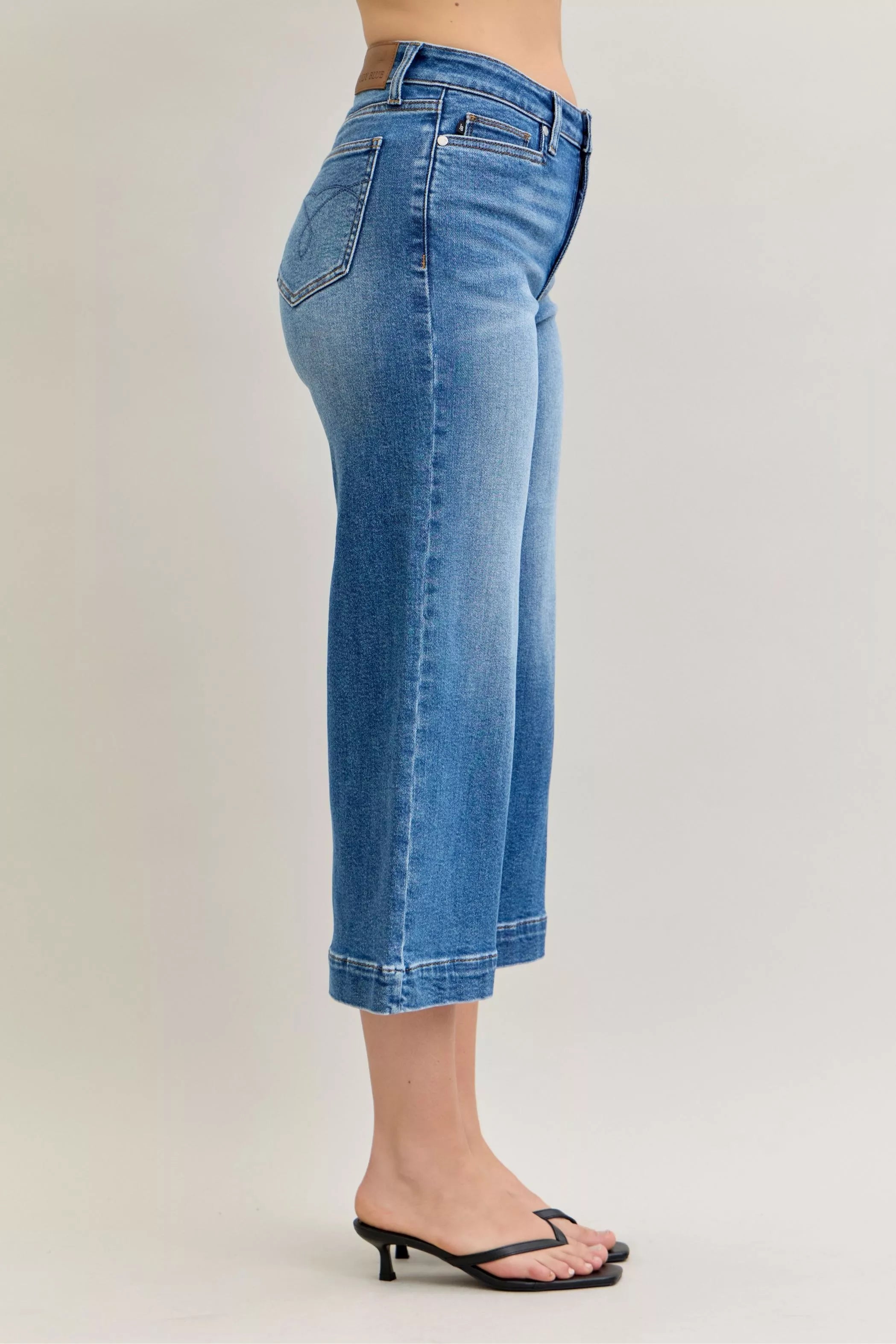Judy Blue Womens Jeans Crop Wide Leg Mid Rise Denim Pants 25fae1ad21be4b1c9954cb608cfc6519-Max-Origin Trendsi