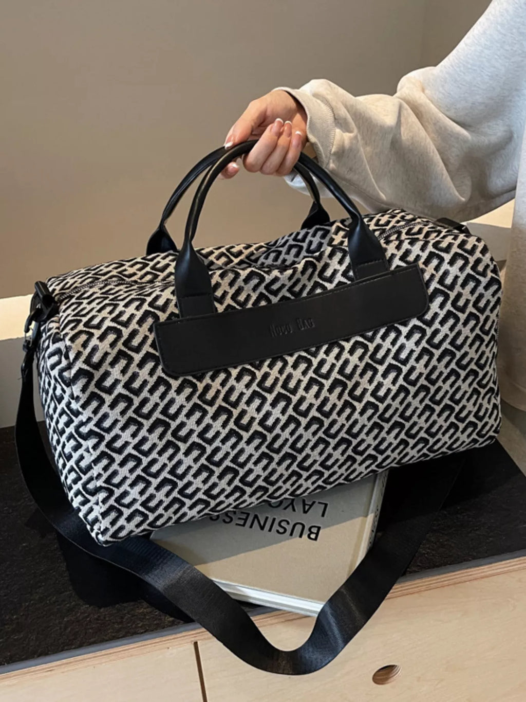 Travel Bag Canvas Black Geometric Pattern Large Handbag 2629afb1b8ed4cbebd759a569c009e00-Max-Origin Trendsi