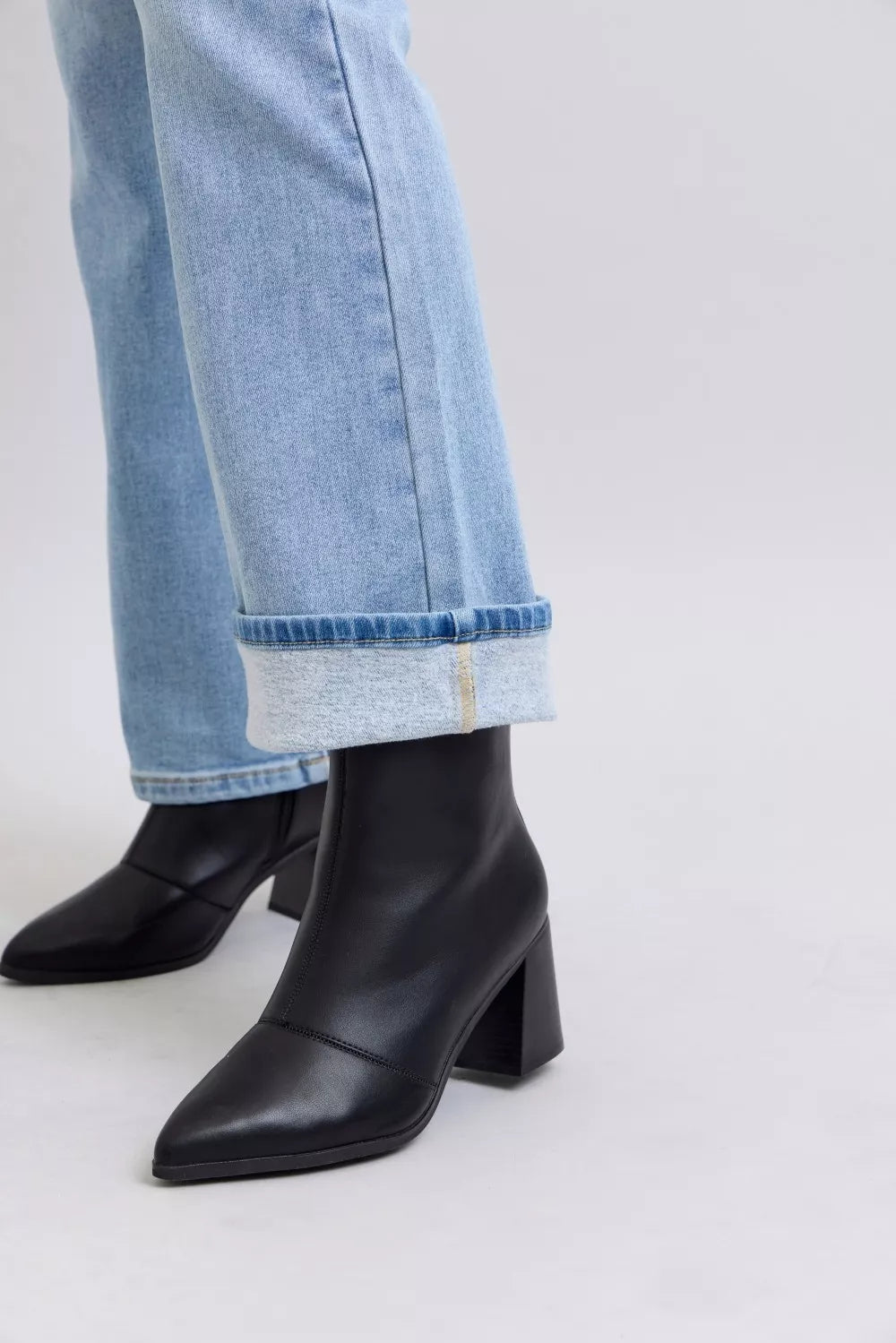 Judy Blue Bootcut Jeans Mid Rise Thermal Light Blue Denim Pants 26531e019f7043bb90f688ed204b9808-Max-Origin Trendsi