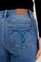 Judy Blue Jeans Mid Rise Boyfriend Classic Cuffed Plus Sizes Women's Denim 299f5ff472484a0dbbe5ca23e87c2add-Max-Origin Trendsi