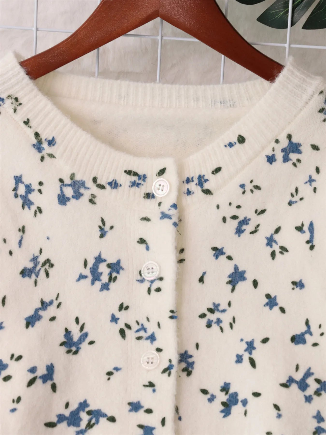 Women's Cardigan Floral Button-Up Long Sleeve Knit Round Neck 2e4ad84f4d8c46a2af1cb5f2b73f9c23-Max-Origin Trendsi