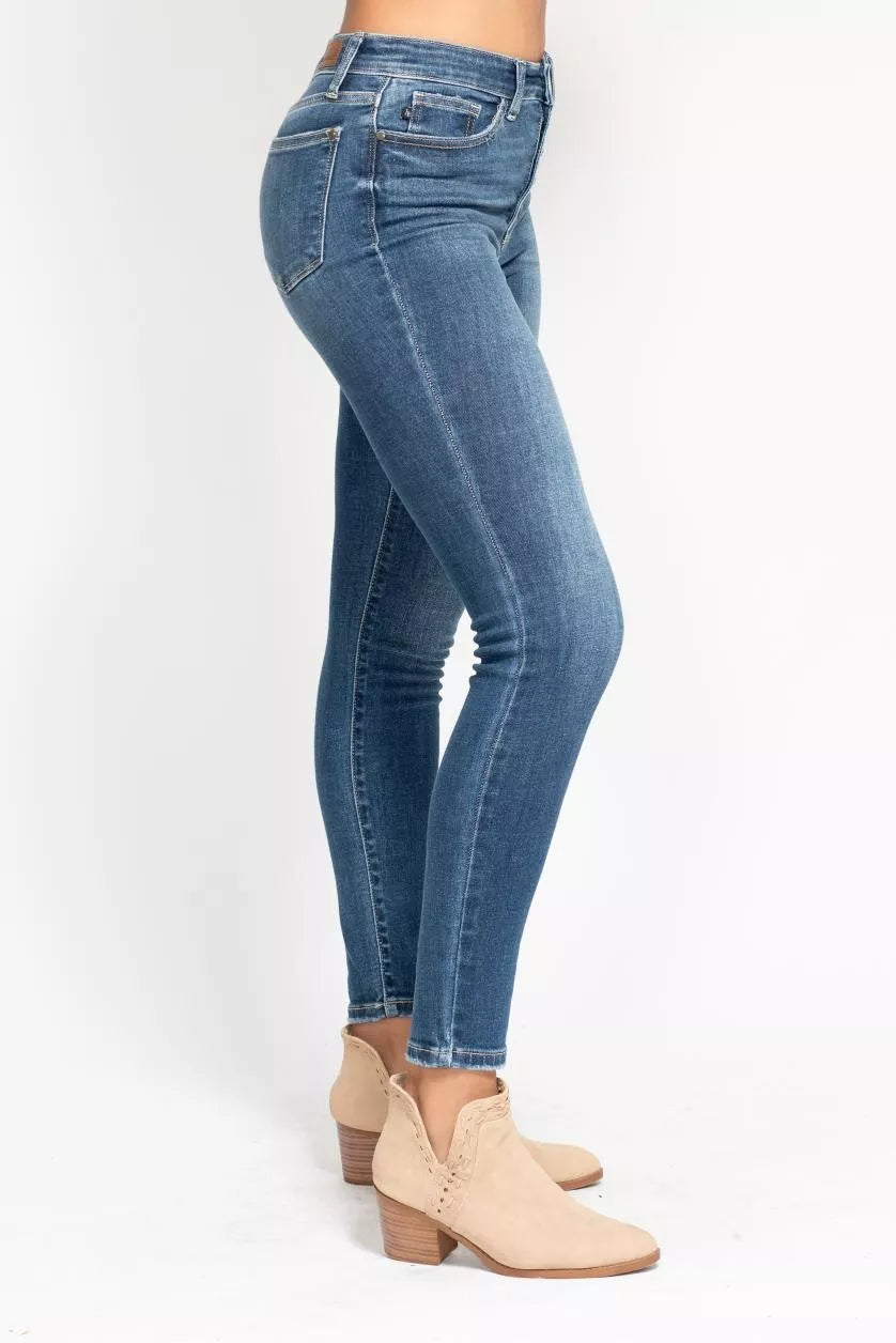Judy Blue Skinny JeansMedium Wash High Rise Button Fly Plus Sizes Denims 2e870ee67db34d118a9fedd3eceb07c3-Max-Origin Trendsi