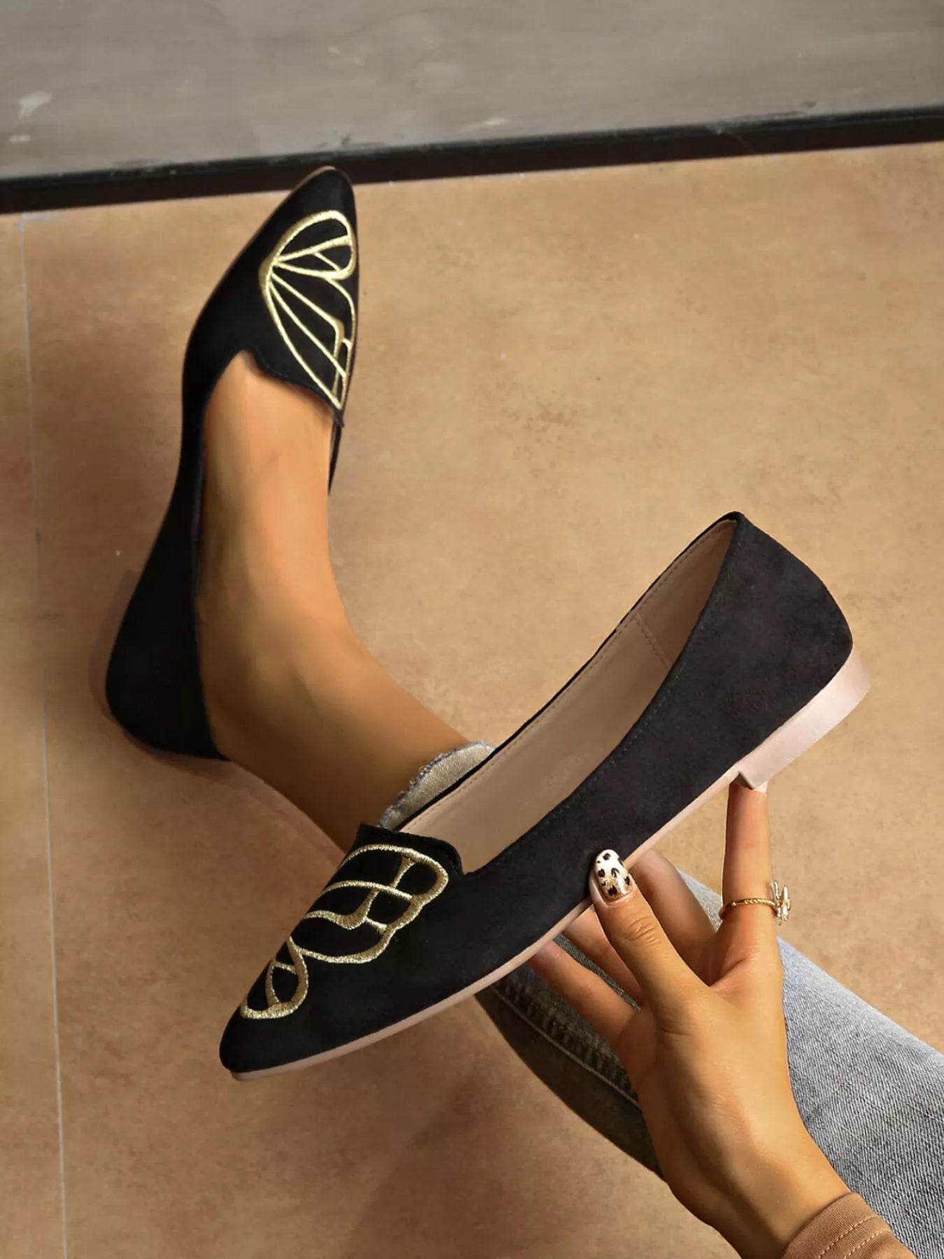Women's Slip-Ons Black Point Toe Butterfly Embroidered Flat Shoes 304c5a20-b345-4d47-96fc-a6ee87bb8578-Max-Origin Trendsi