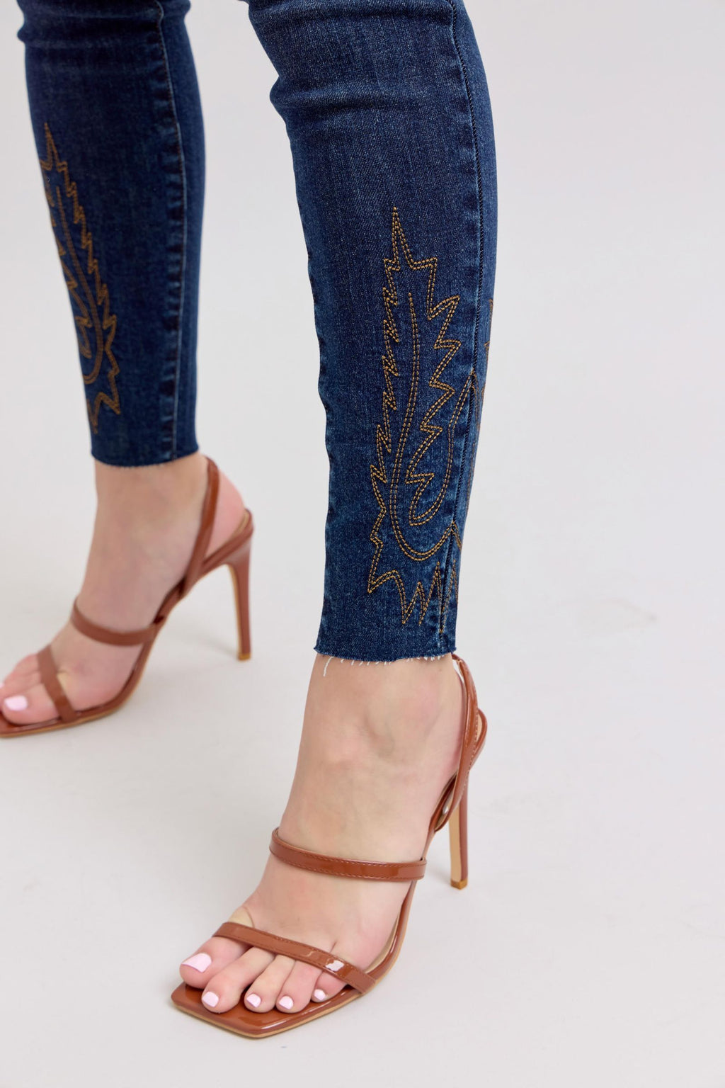 Judy Blue Skinny Jeans Embroidered High Rise Dark Washed Denim Pants 33c4b68c-e190-4222-972b-dcc95827feb8-Max Trendsi