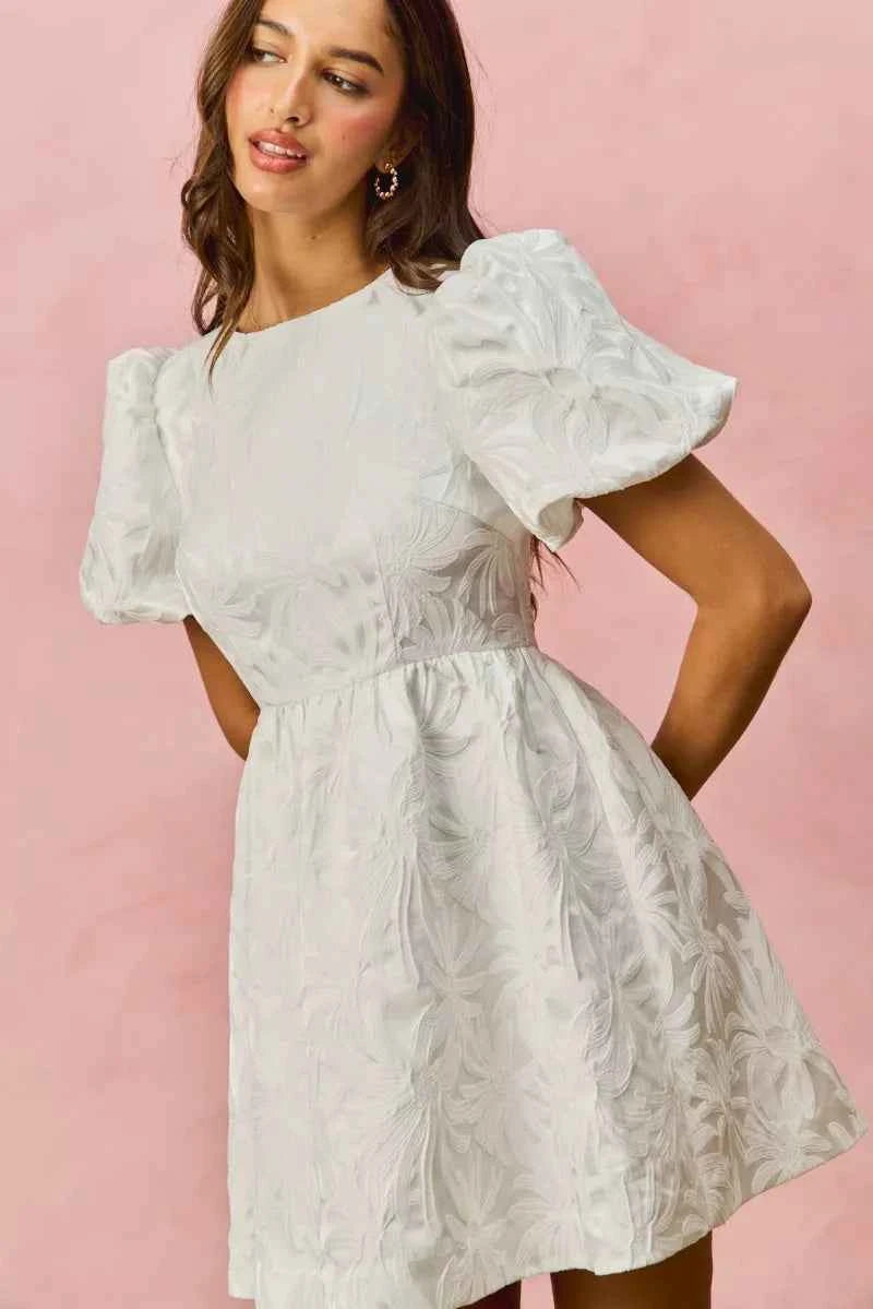 SO ME Jacquard Mini Dress White Floral Bubble Shorts Sleeves 346ca49ad02e4ff6ba299f2f1fad0df5-Max-Origin Trendsi