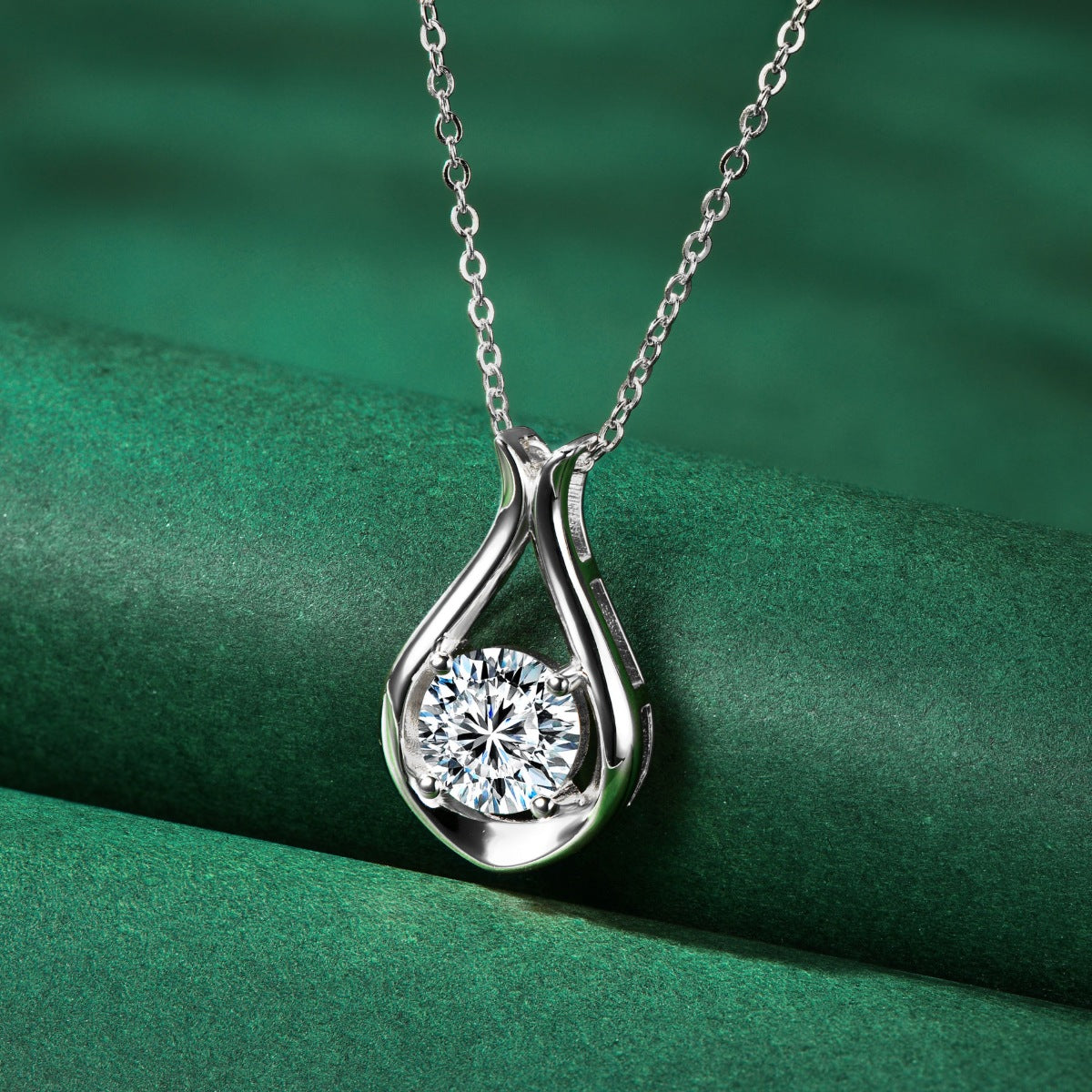 2 Carat Moissanite Pendant Necklace 925 Sterling Silver Teardrop 18K gold-plated 3579195c-da4c-4dd9-8875-0626f7724b79-Max Trendsi