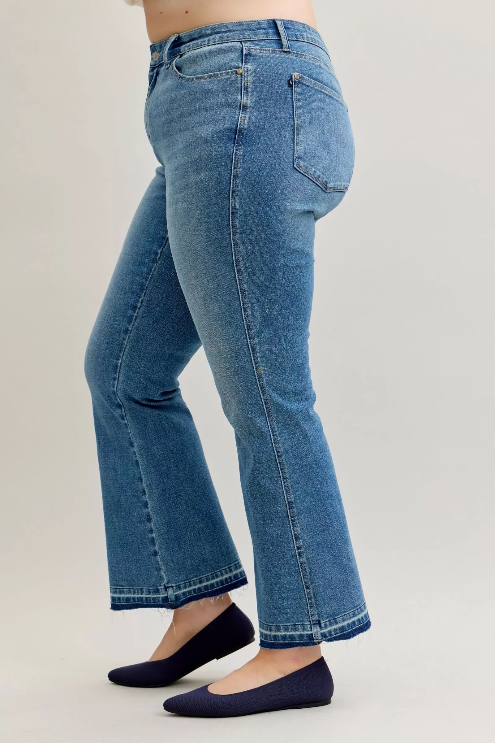 Judy Blue Jeans Mid Rise Slim Bootcut Tummy Control Release Hem Plus Sizes 3cc7b850-8cbc-4967-887e-45a21b8a9b01-Max-Origin Trendsi