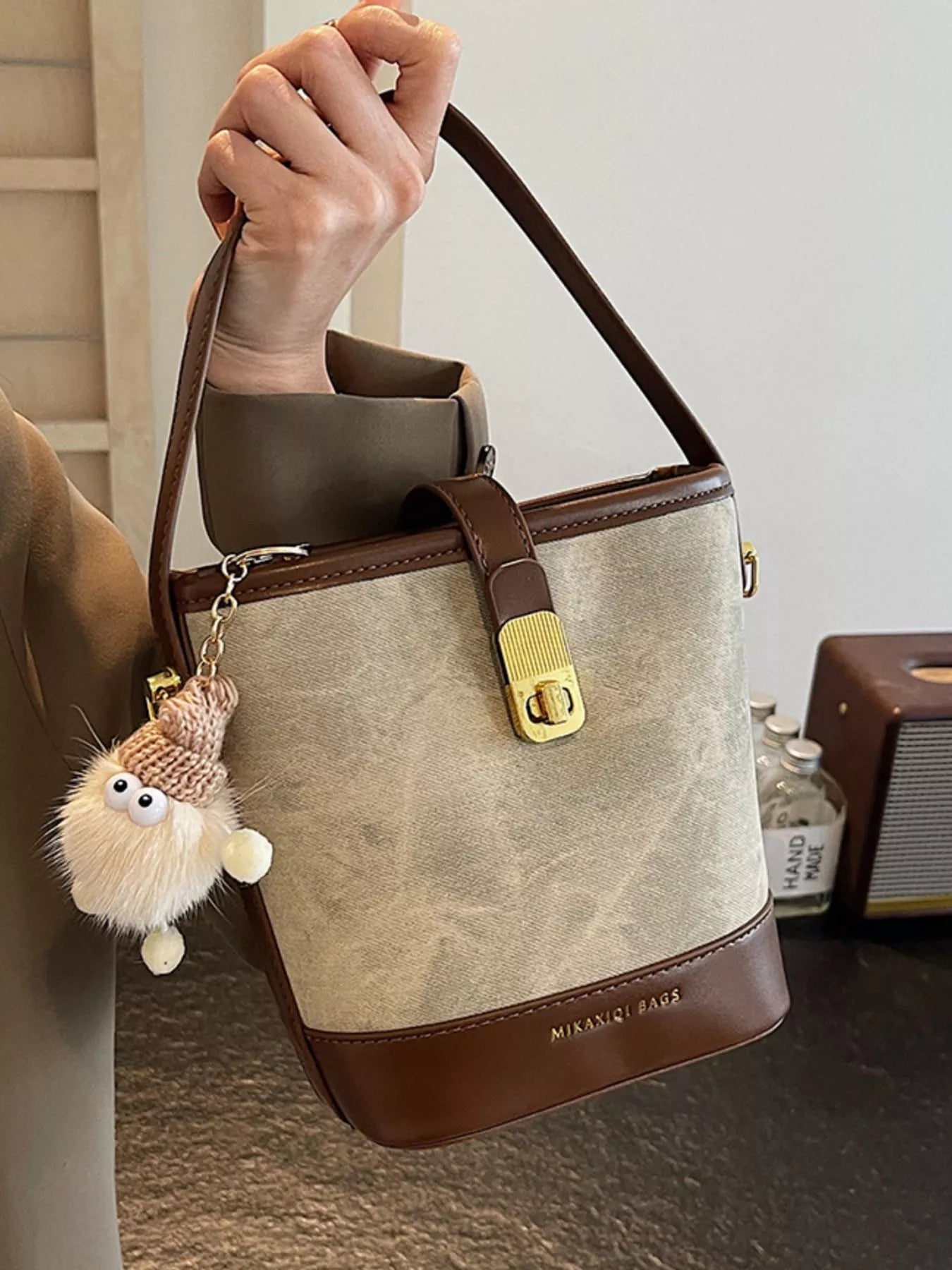 Womens Bucket Dark Brown Pu Leather Crossbody Bag White With Brown One Size 411beb45-86d0-46e5-a633-0b3a9ca9386f-Max-Origin Trendsi