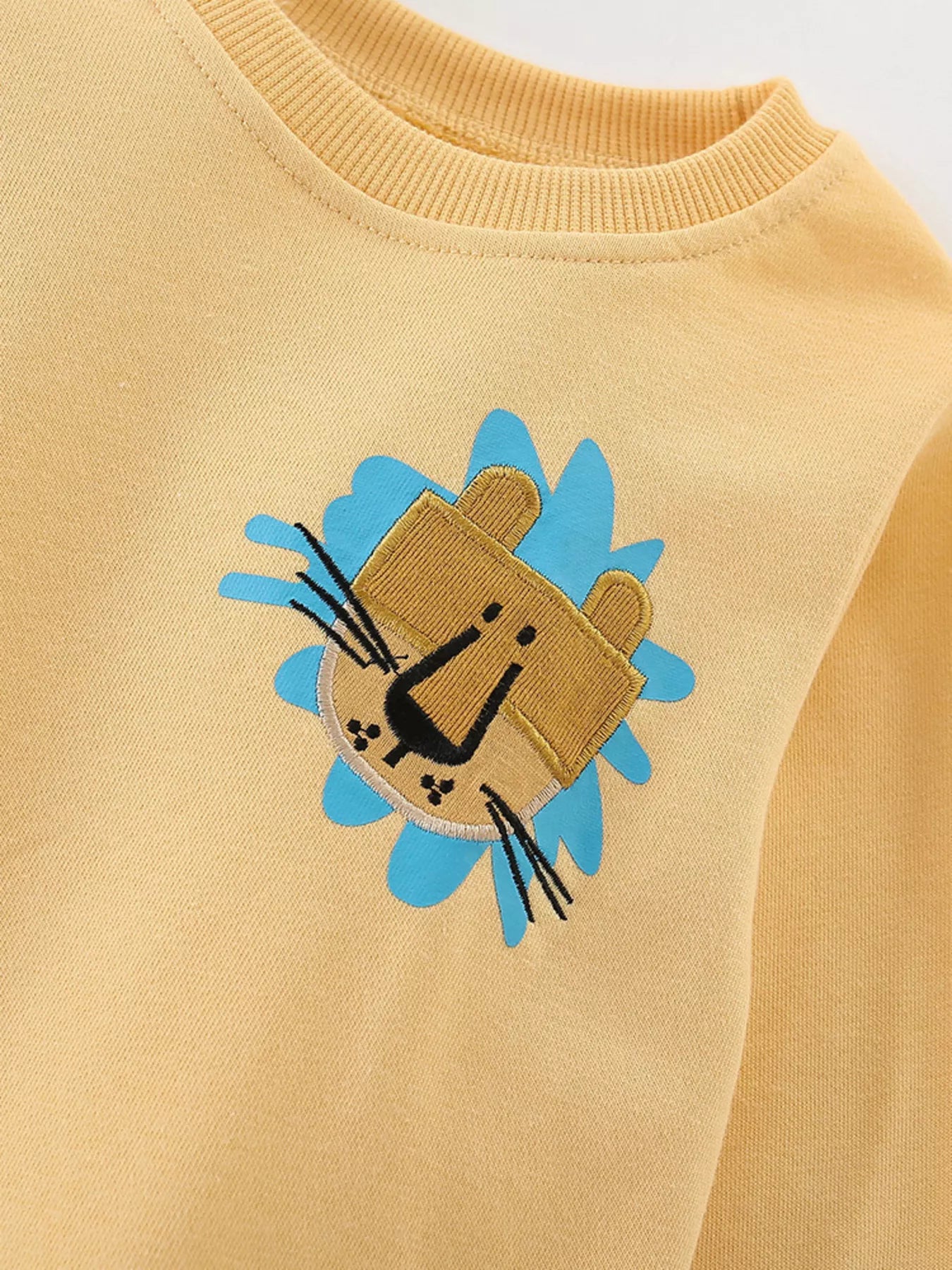 Boys Sweatshirt Gld Lion Embroidered Crew Neck for Children 413d8115ca9e46b0ab1eab105a829bd5-Max-Origin Trendsi