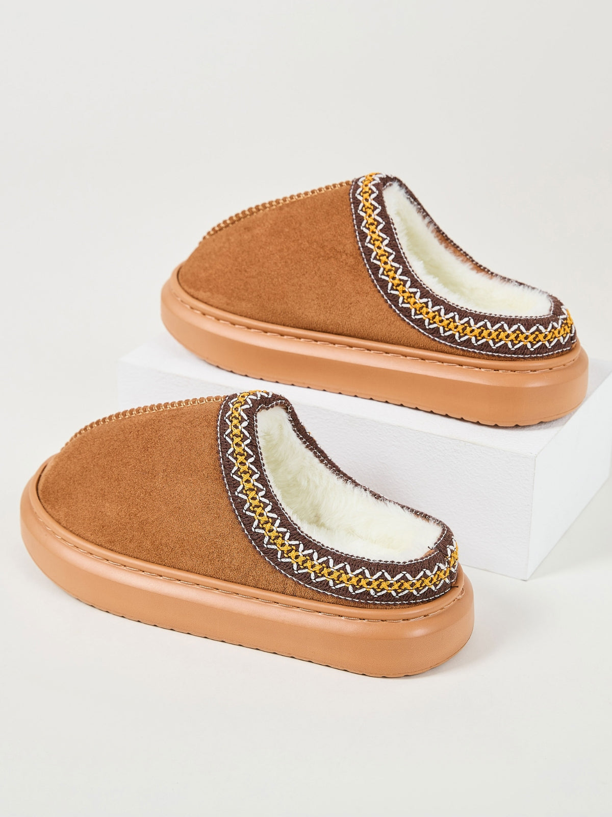 Suede Platform Slippers Faux Fur Lined Women Fashion Casual Rubber Shoes 41ec3f19-bd40-4aad-8718-54186dafd133-Max Trendsi