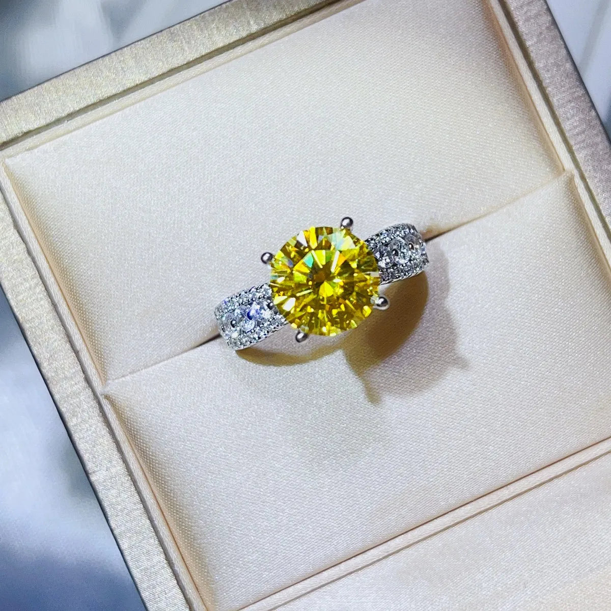 Silver Ring 3 Carat Moissanite Yellow Round Stone 925 Sterling Platinum-plated 44e36987-3189-4755-9a8f-7ecd633db623-Max-Origin Trendsi