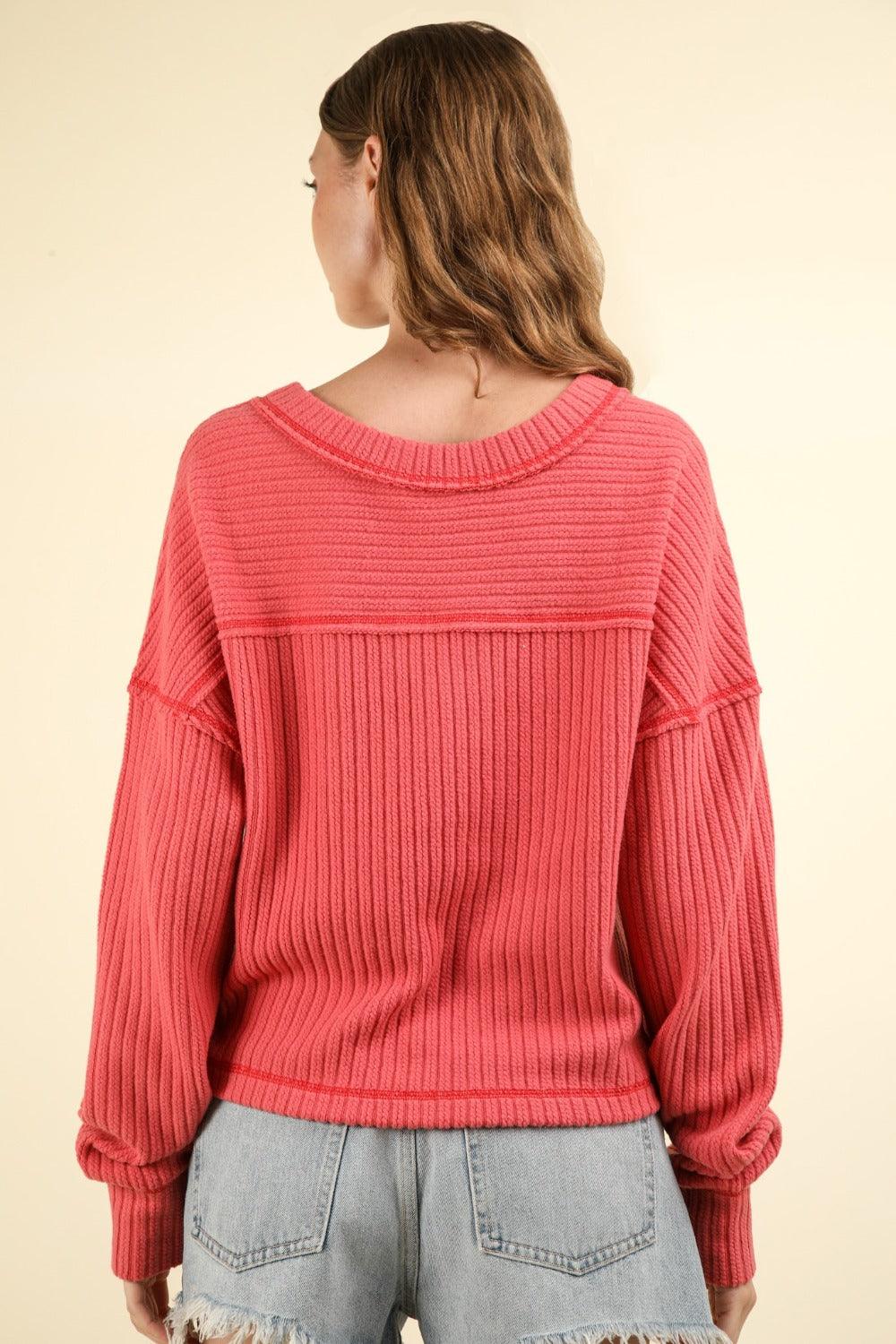 VERY J US Knit Top Coral Exposed Seam V-Neck Ribbed