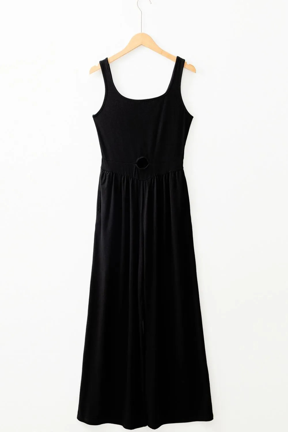 Black Jumpsuit Cutout Scoop Neck Wide Strap Wide-Leg Pocketed Overall 473f21ec-caa6-42c4-85df-1a224ae288cc-Max-Origin Trendsi