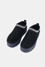 Weeboo Platform Black Slip-On Boots Embroidered Trim Flat Shoes 47fd604c-9e61-4b39-992e-13e53cdf0784-Max Trendsi