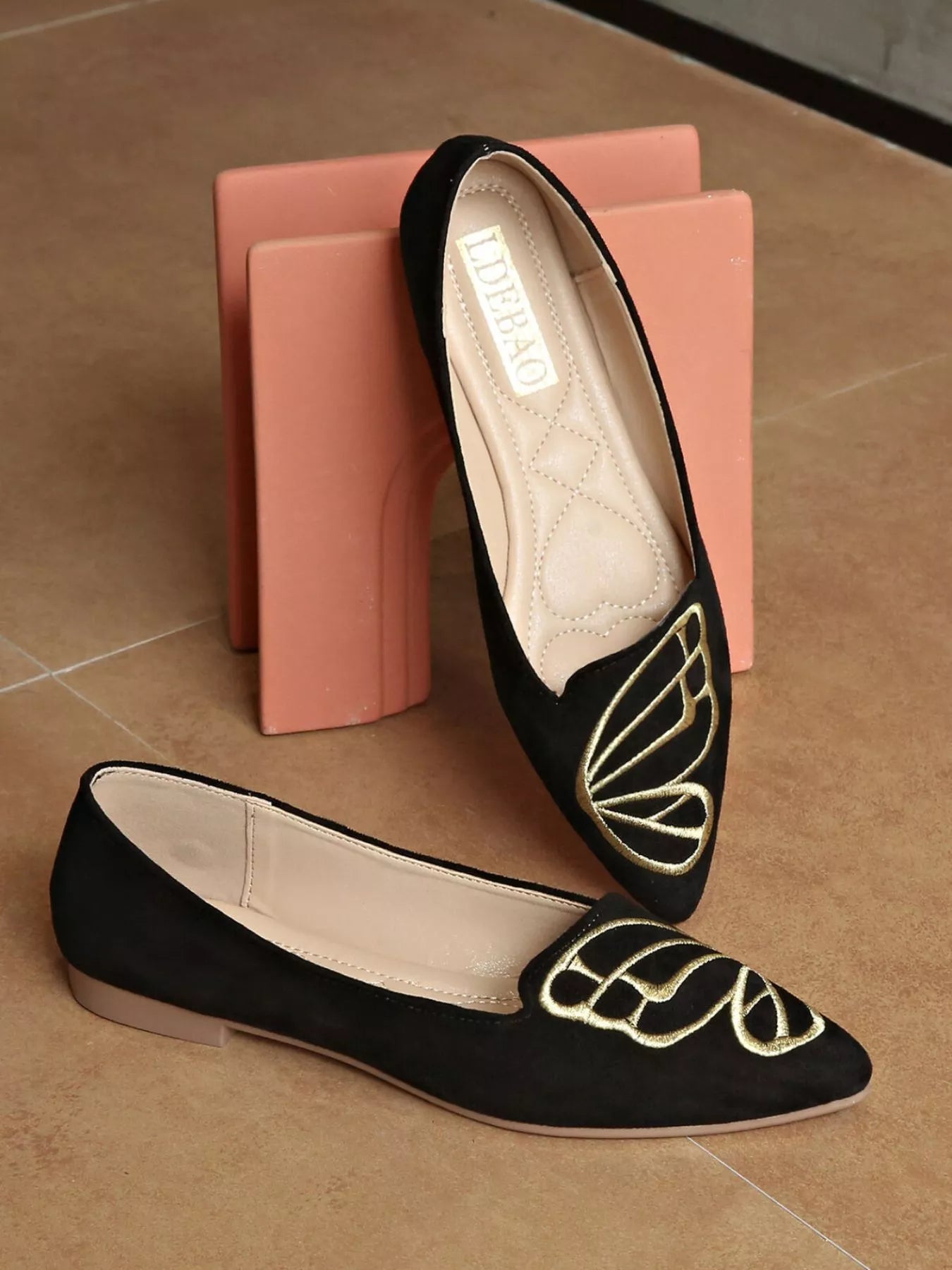 Women's Slip-Ons Black Point Toe Butterfly Embroidered Flat Shoes 48734610-cd21-4f56-a876-fbf0a57a70bb-Max-Origin Trendsi