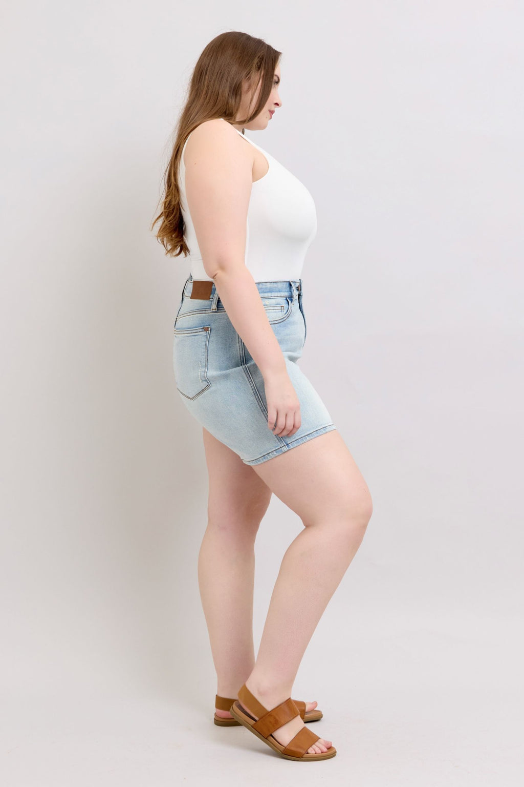 Judy Blue Denim Shorts 2 Buttons with Pockets Light Wash Plus Sizes 493ff732-28e9-479f-a6ba-643361b681af-Max Trendsi