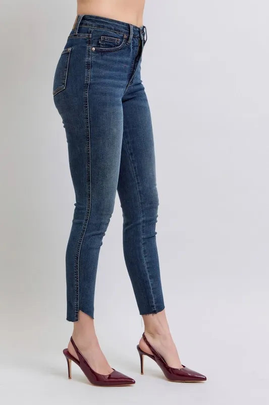 Judy Blue Skinny Jeans High Waist Raw Hem Side Slit Dark Wash 4fbff3e9ed974ea9aab9b070c1ba45de-Max-Origin Trendsi