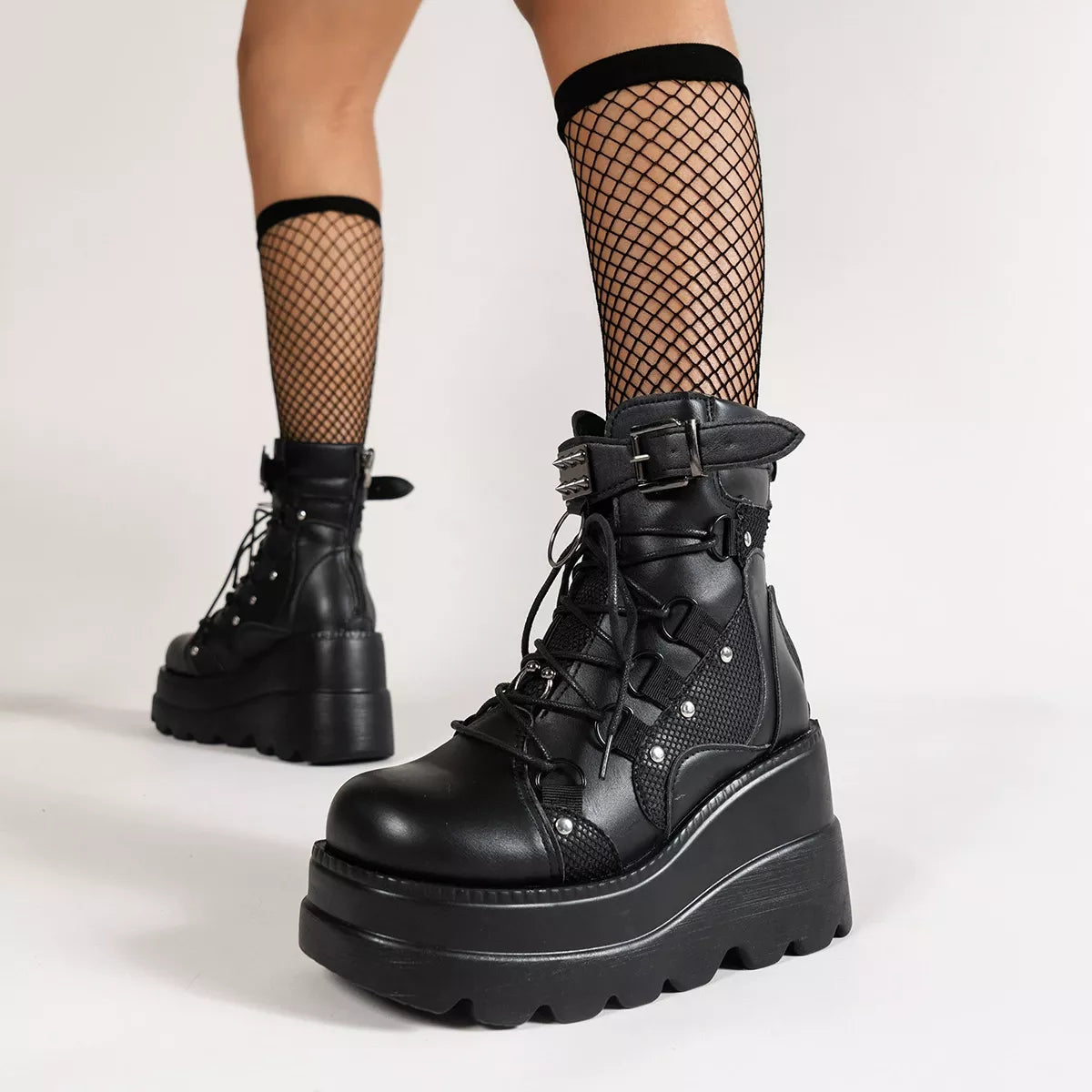 Lace Up Platform Wedge Boots Black 52cc8421-8875-4f1d-bade-cd138612c872-Max-Origin Trendsi