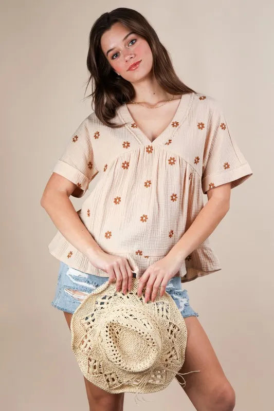 VERY J Woven Blouse Flower Embroidered Natural Beige Short Sleeve 534e378dec384bcab3e0fefeb78c6281-Max-Origin Trendsi