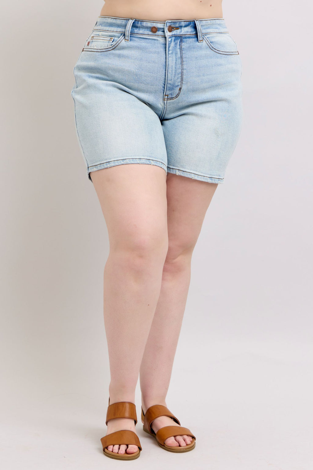 Judy Blue Denim Shorts 2 Buttons with Pockets Light Wash Plus Sizes 563d5efb-e713-4ff4-baaa-f5c3058c6215-Max Trendsi