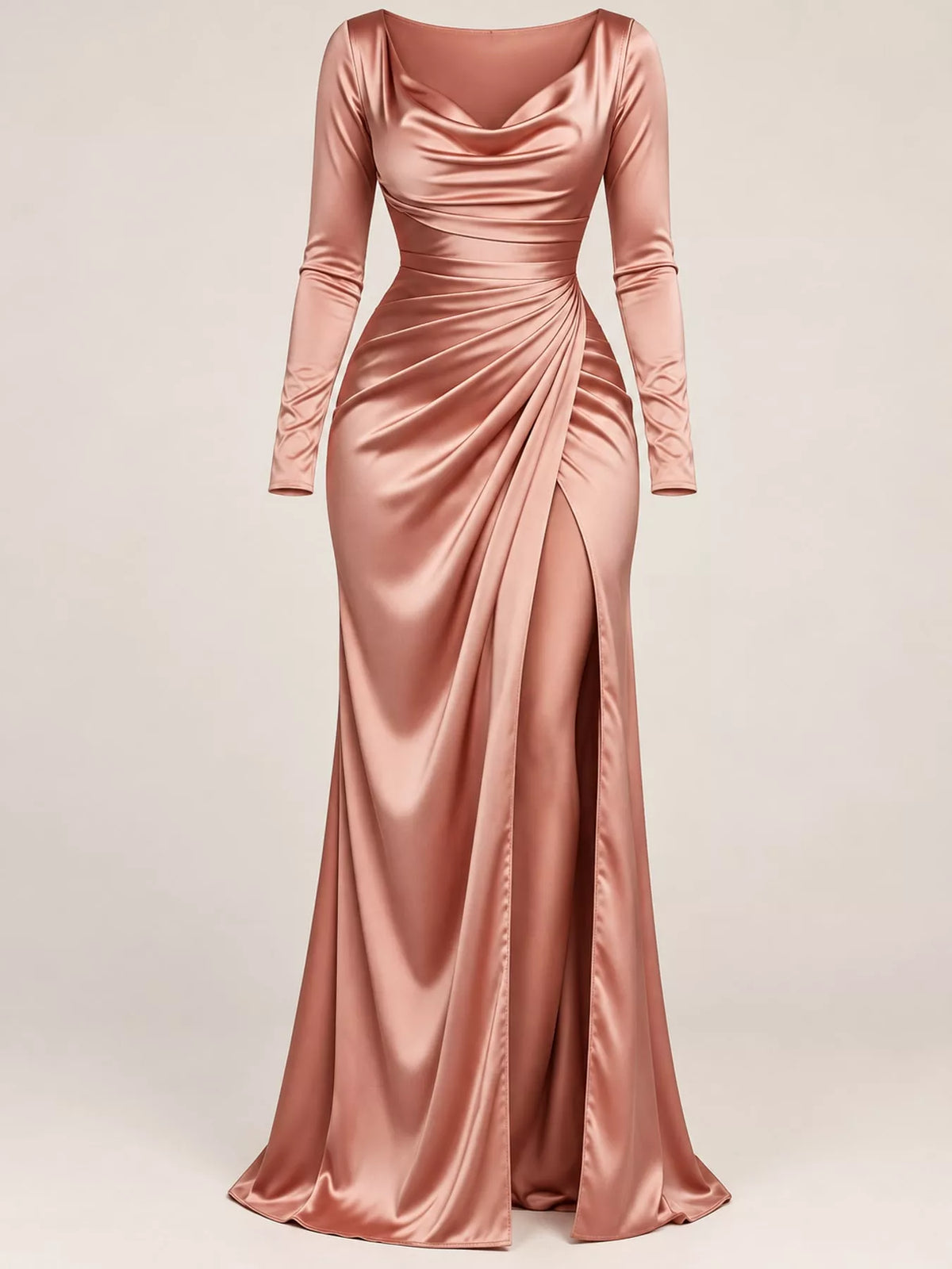 Staubrosenfarbenes Bodycon-Kleid am Mannequin: schimmernder Stoff, tiefer Cowl-Ausschnitt und Seitenschlitz